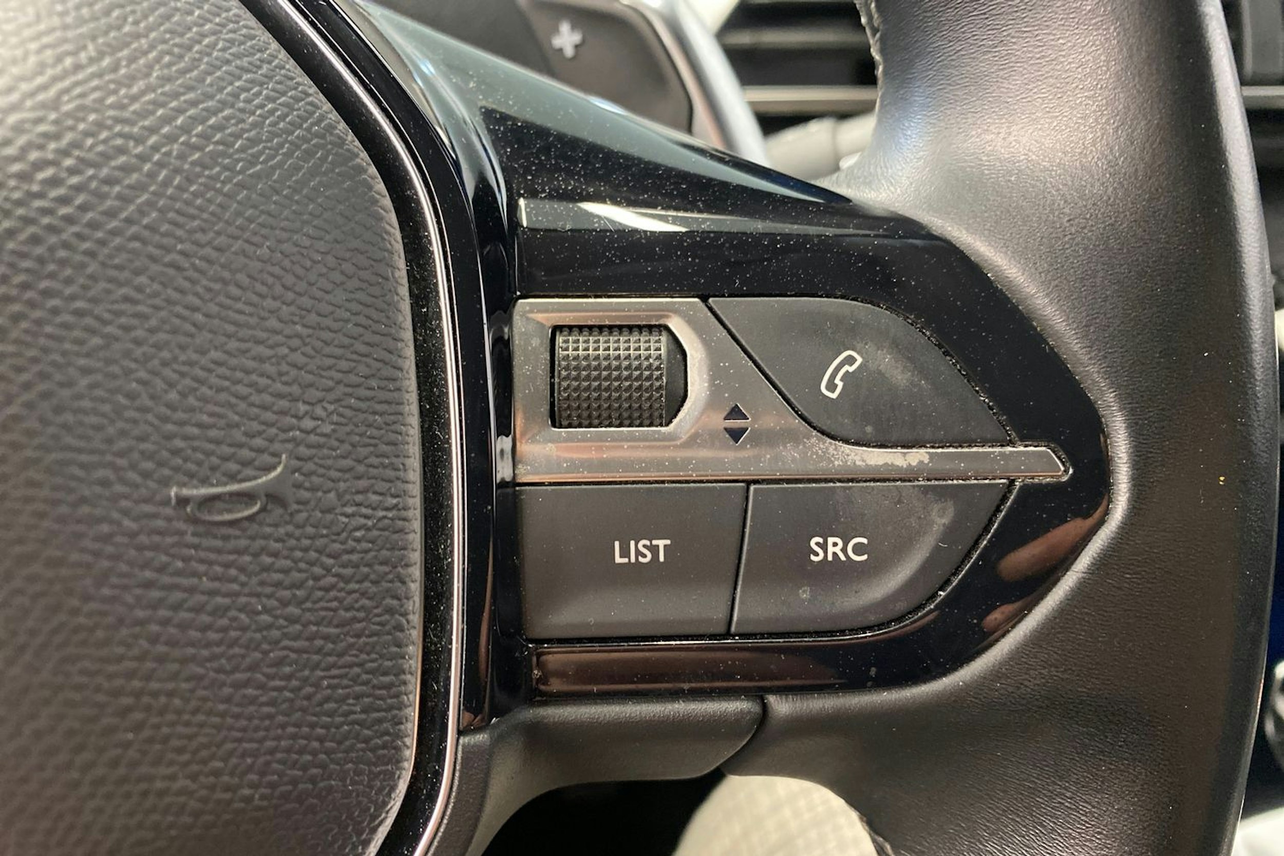 musta Peugeot 3008 2021 kuva 20.