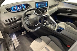 valkoinen Peugeot 3008 2021 kuva 7.