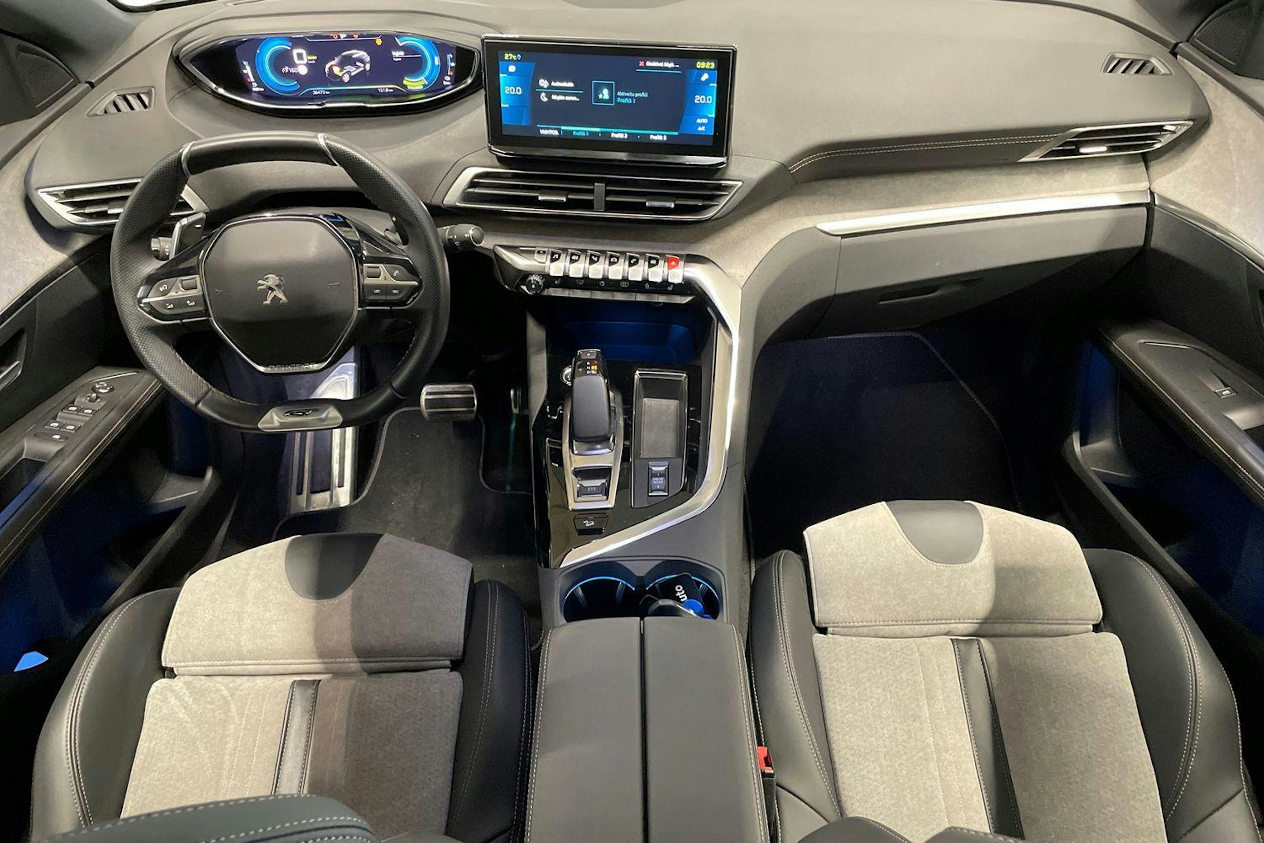 valkoinen Peugeot 3008 2021 kuva 9.