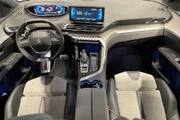 valkoinen Peugeot 3008 2021 kuva 9.