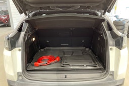 valkoinen Peugeot 3008 2021 kuva 14.
