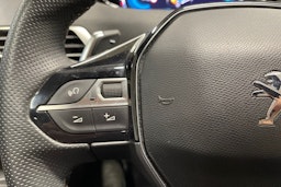 valkoinen Peugeot 3008 2021 kuva 22.