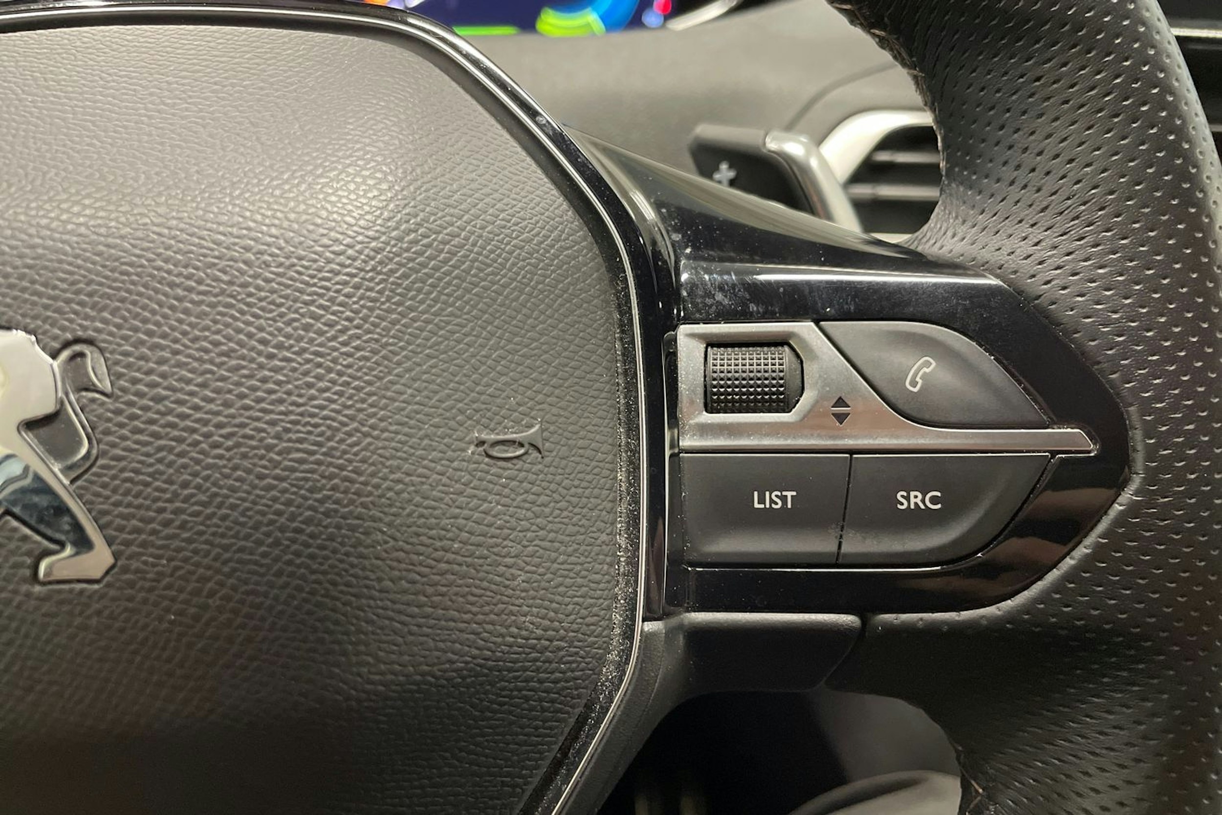 valkoinen Peugeot 3008 2021 kuva 23.