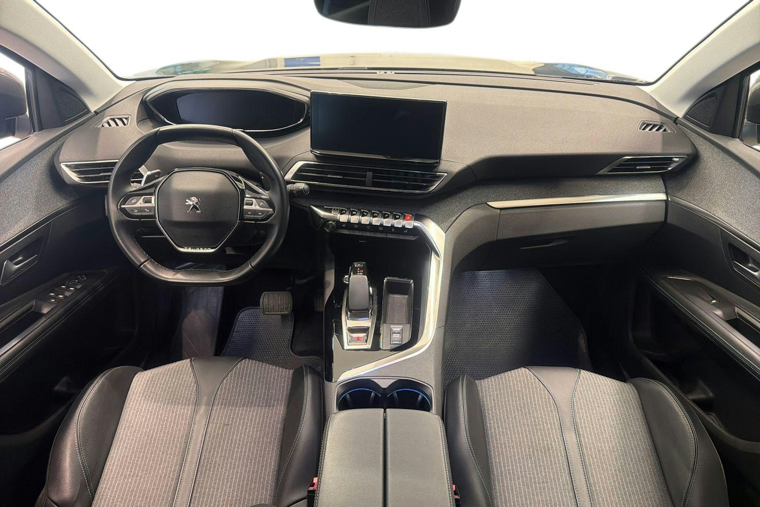 harmaa Peugeot 3008 2021 kuva 9.