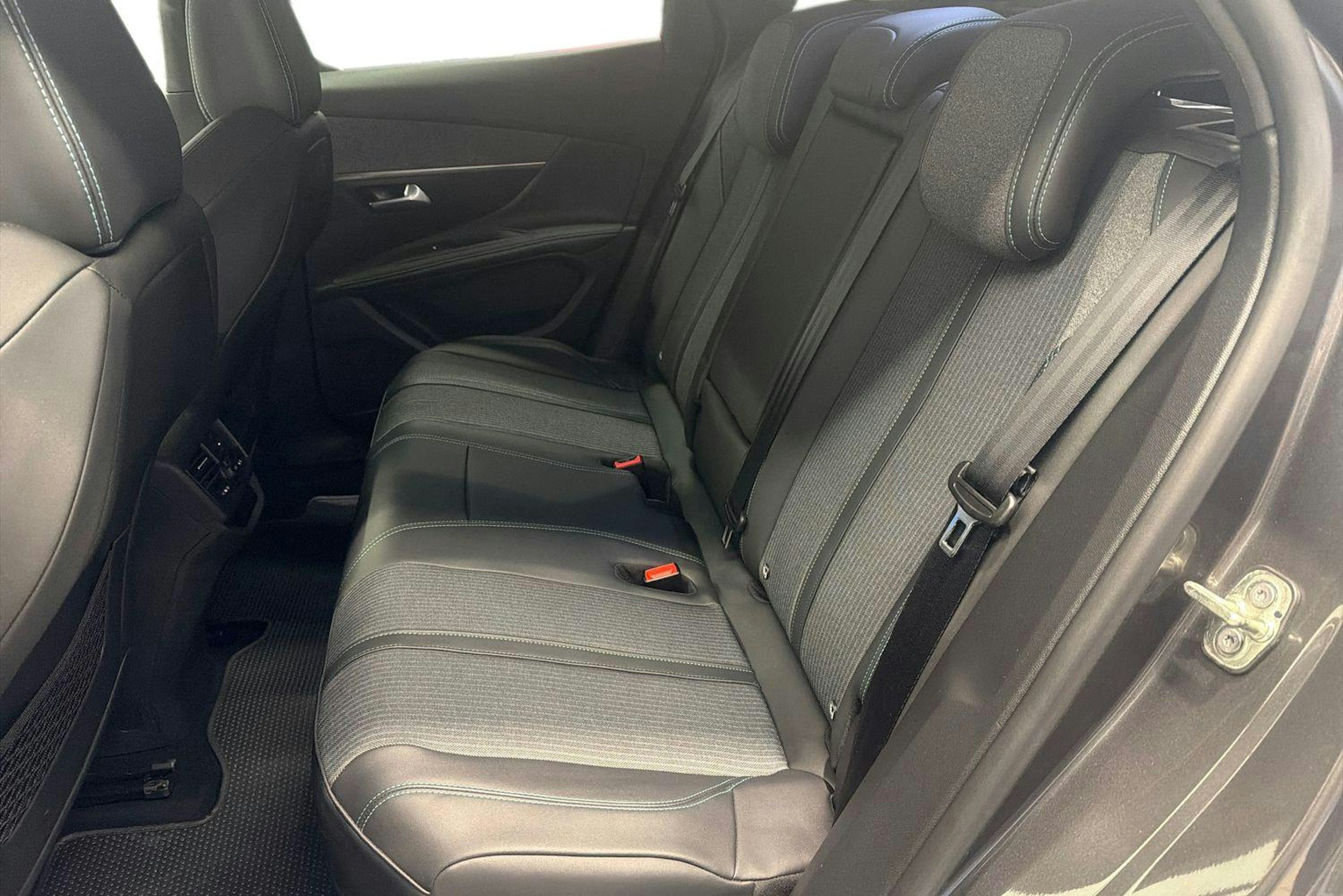 harmaa Peugeot 3008 2021 kuva 10.