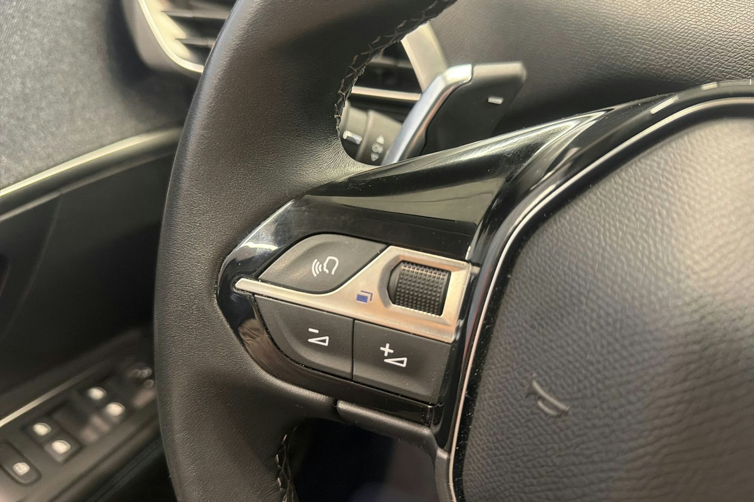 harmaa Peugeot 3008 2021 kuva 20.