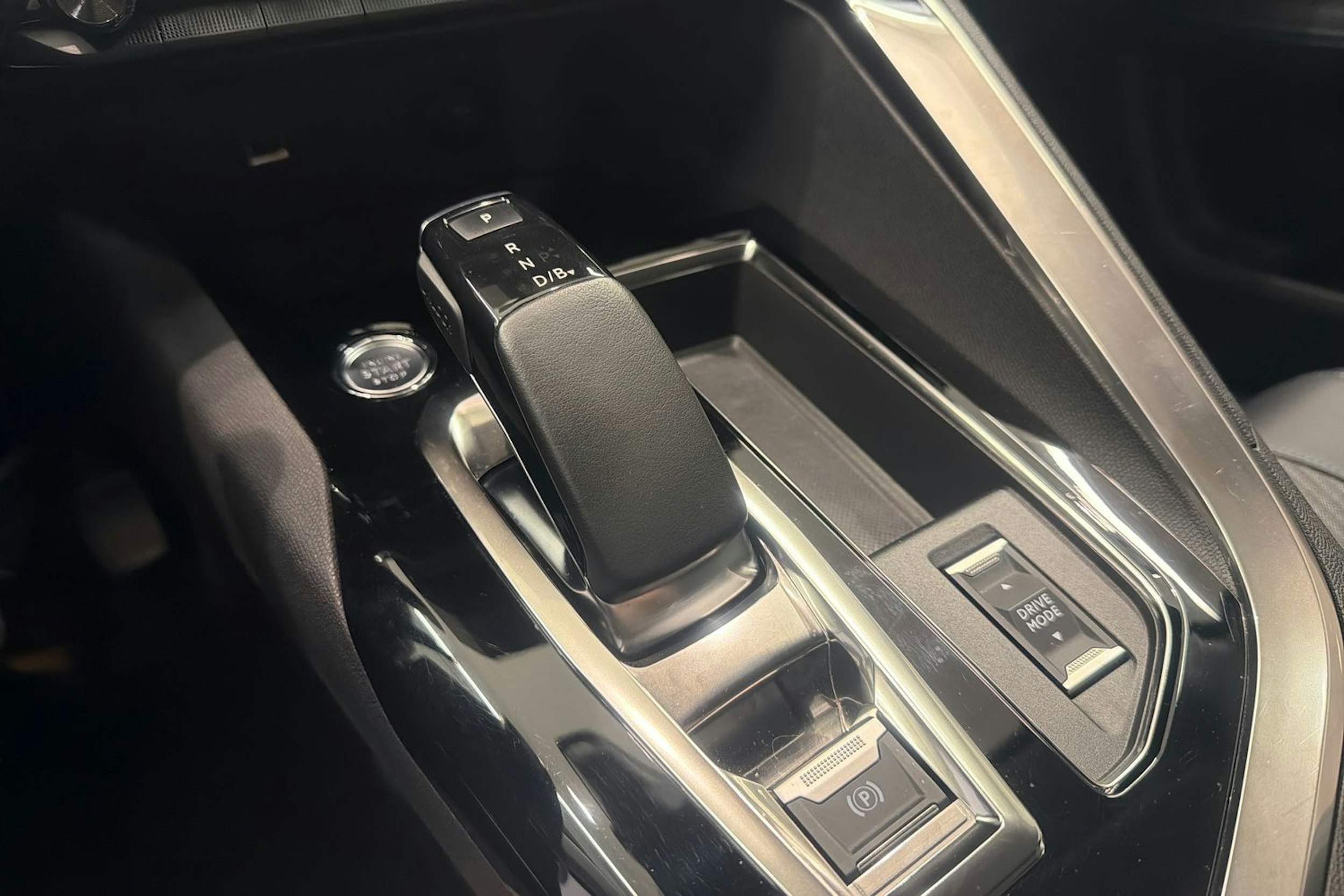 harmaa Peugeot 3008 2021 kuva 24.