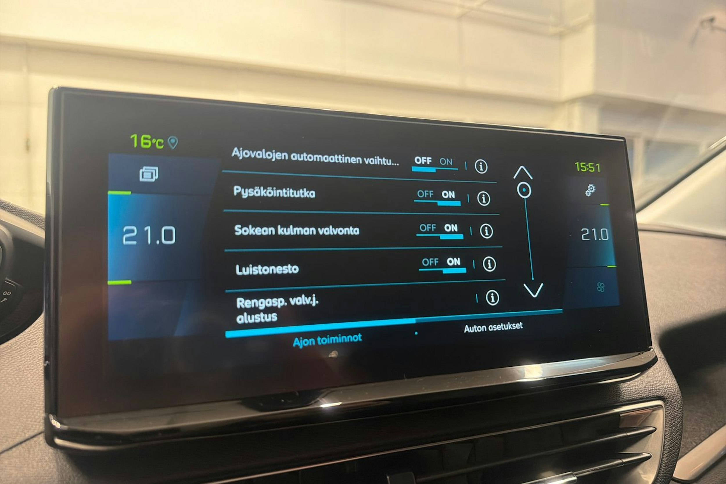 harmaa Peugeot 3008 2021 kuva 29.