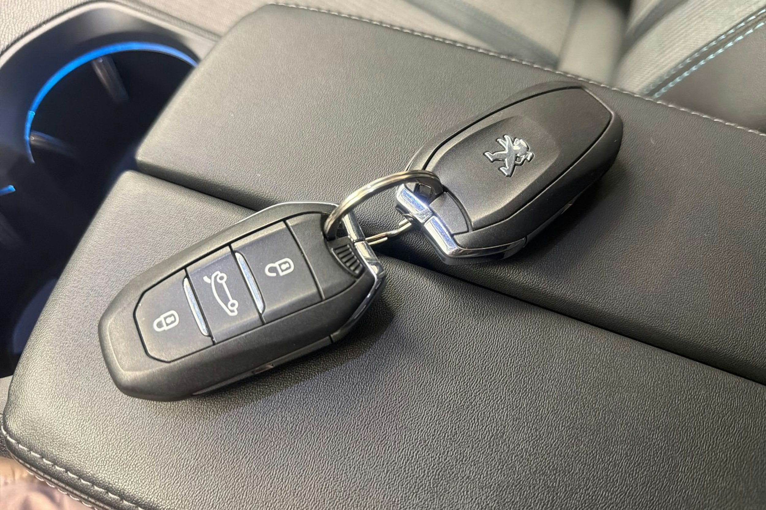 harmaa Peugeot 3008 2021 kuva 30.