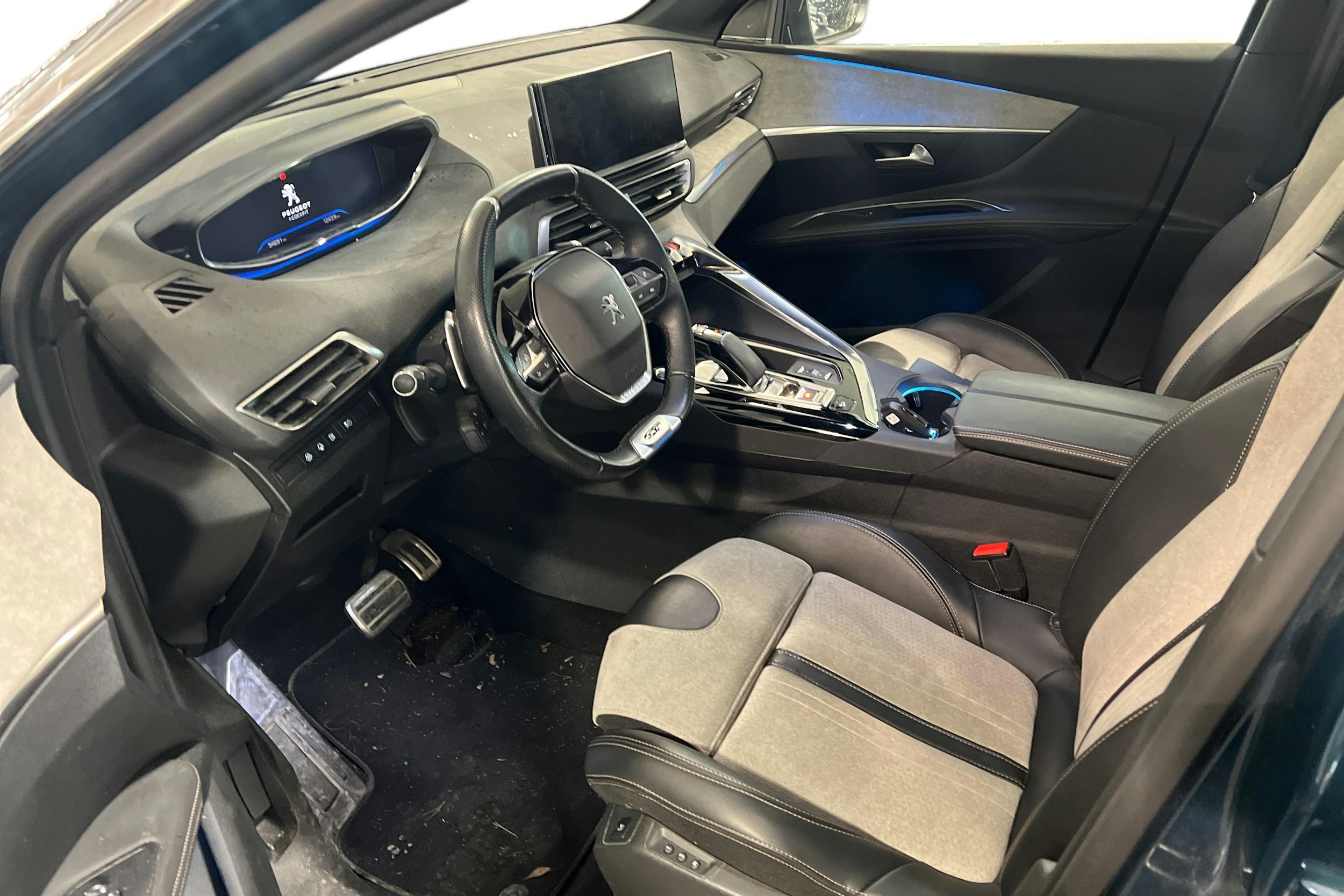 Sininen Peugeot 3008 2021 kuva 3.