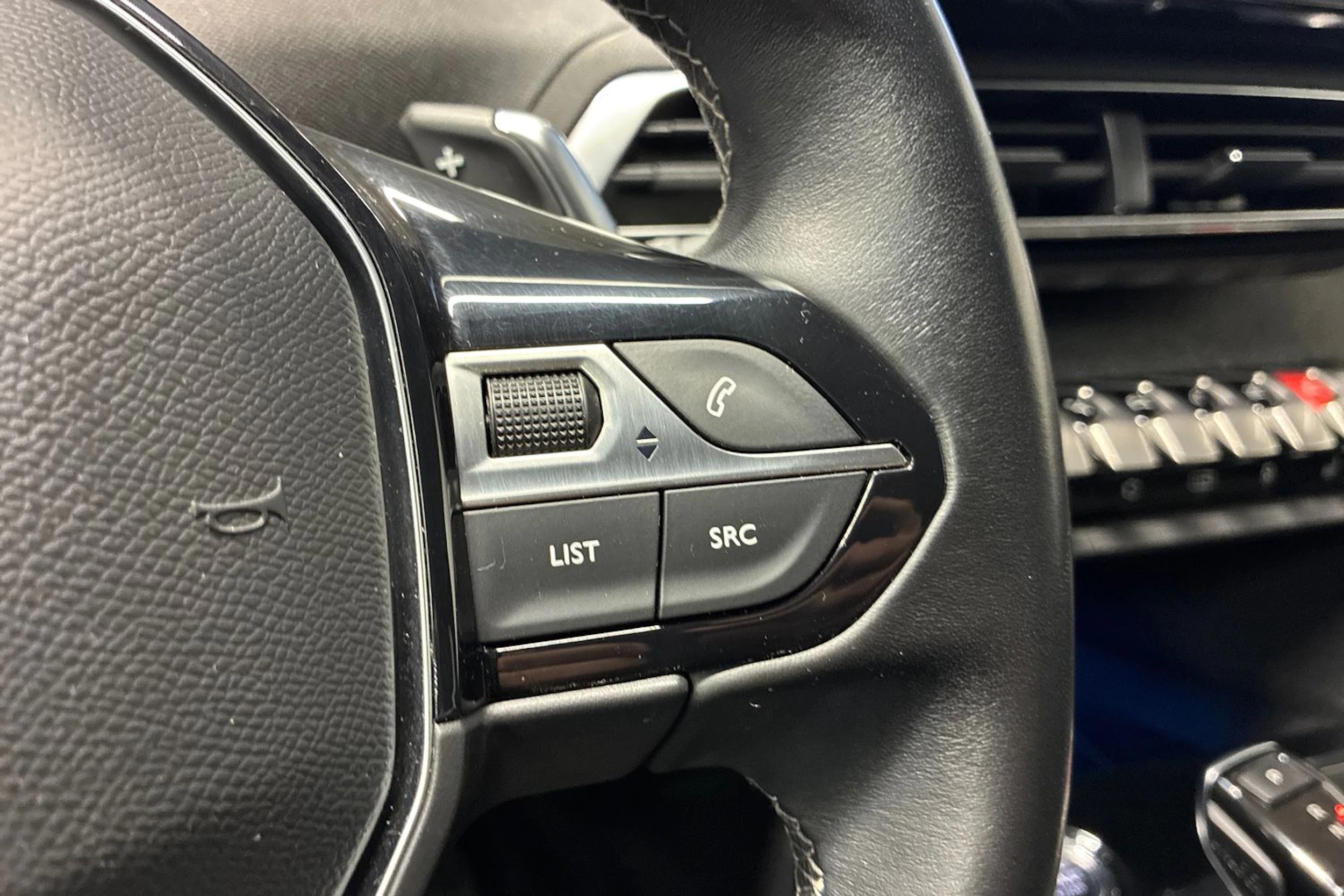 musta Peugeot 3008 2021 kuva 14.