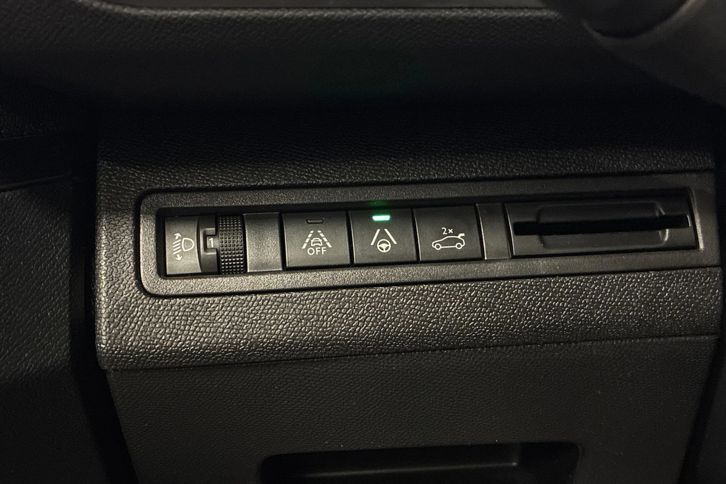 musta Peugeot 3008 2021 kuva 15.
