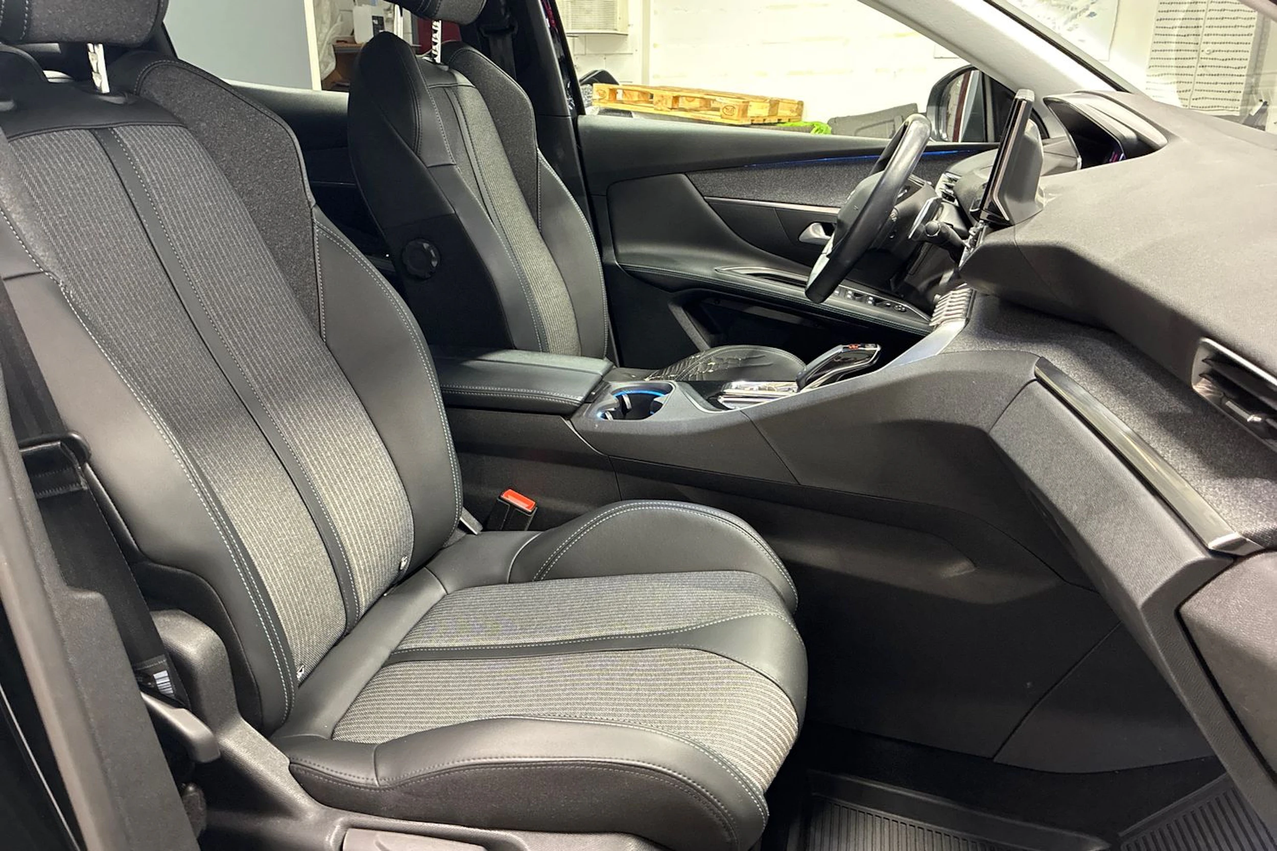 musta Peugeot 3008 2021 kuva 24.