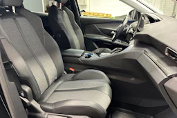 musta Peugeot 3008 2021 kuva 24.