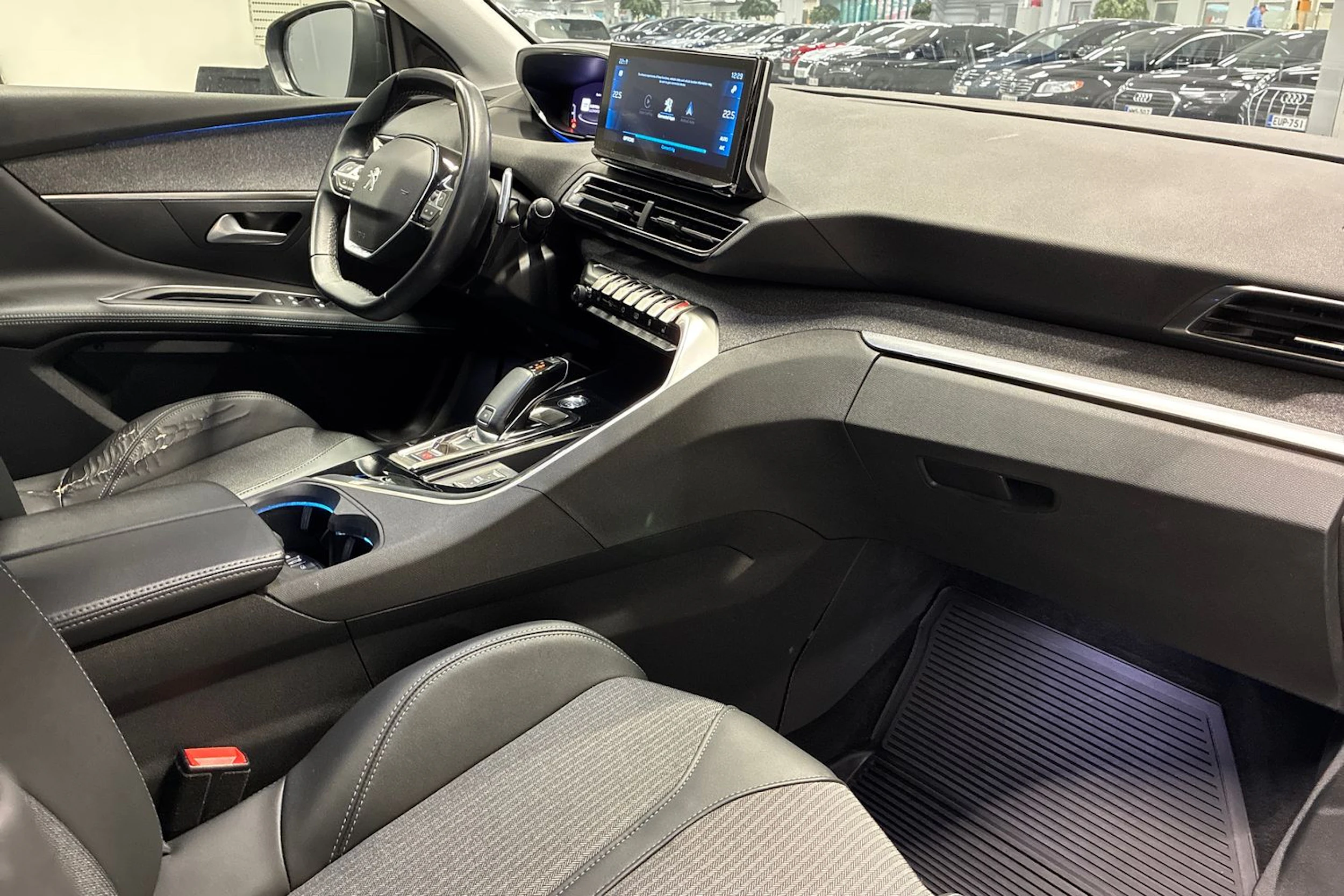 musta Peugeot 3008 2021 kuva 25.