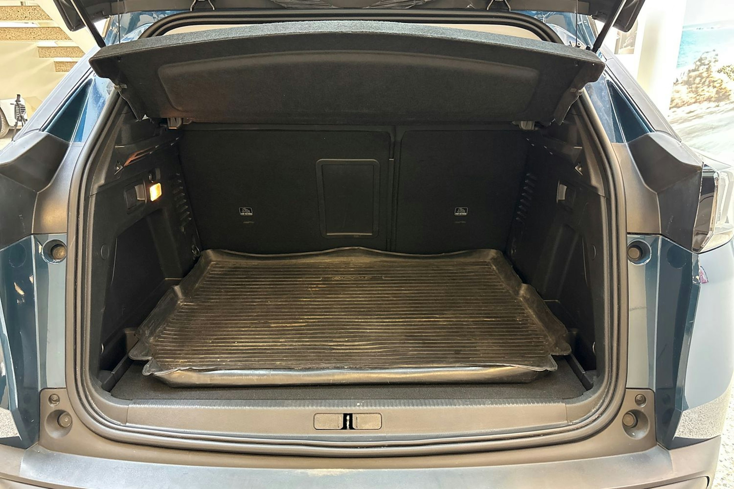 sininen Peugeot 3008 2022 kuva 14.