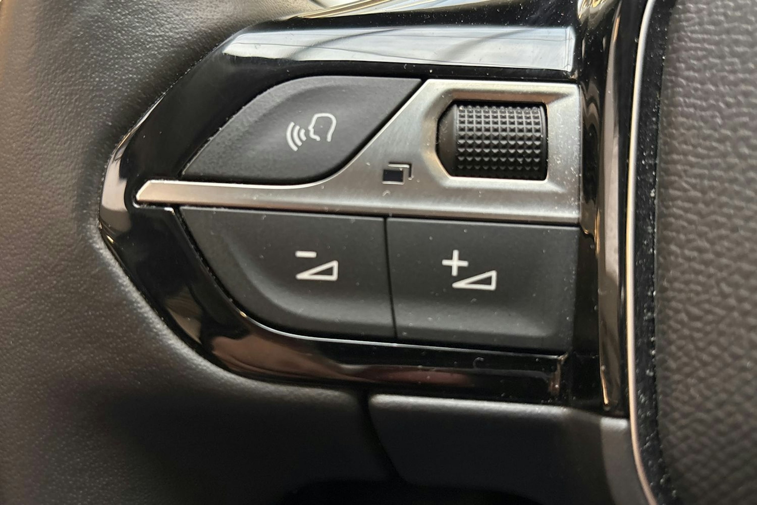 sininen Peugeot 3008 2022 kuva 17.