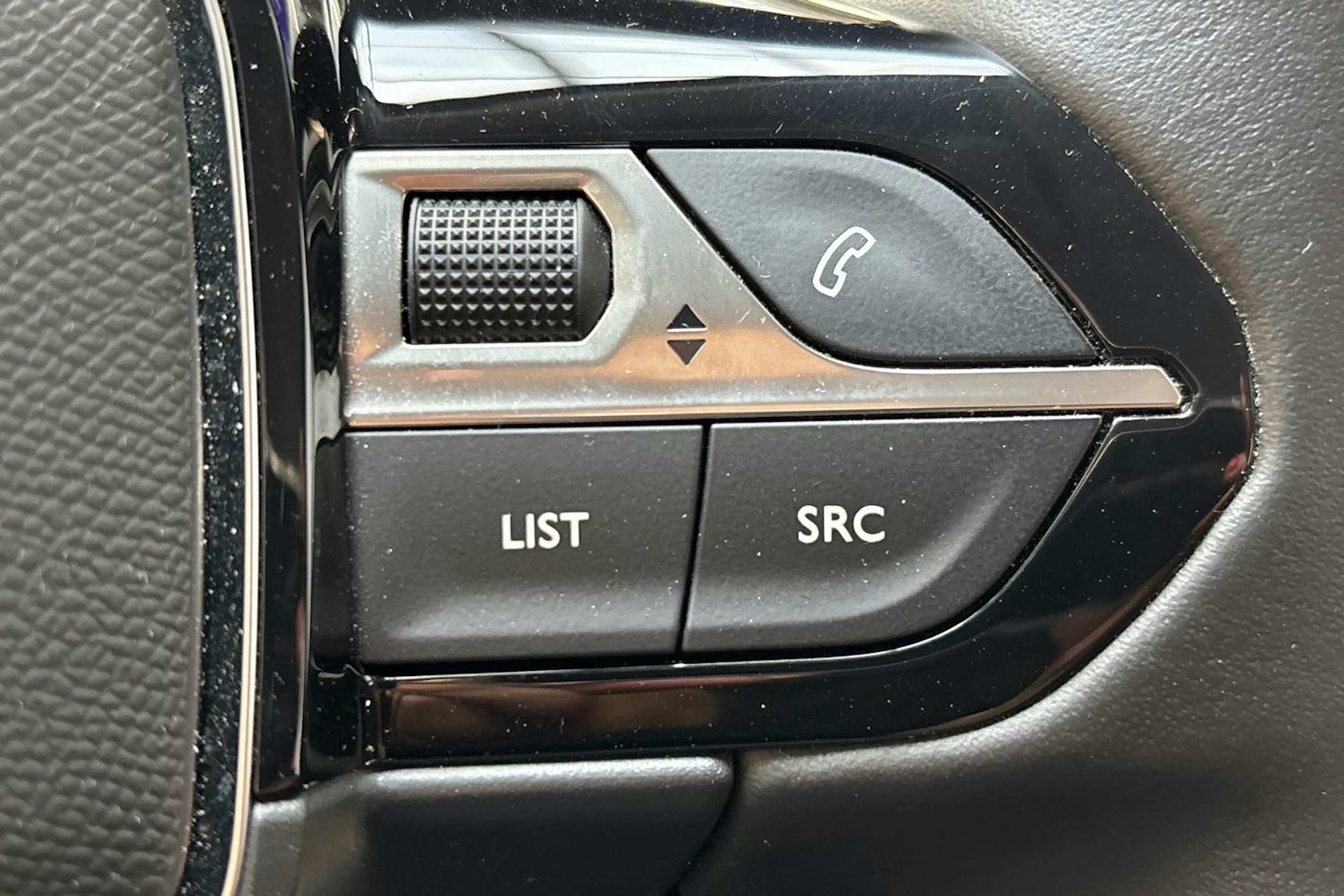 sininen Peugeot 3008 2022 kuva 18.