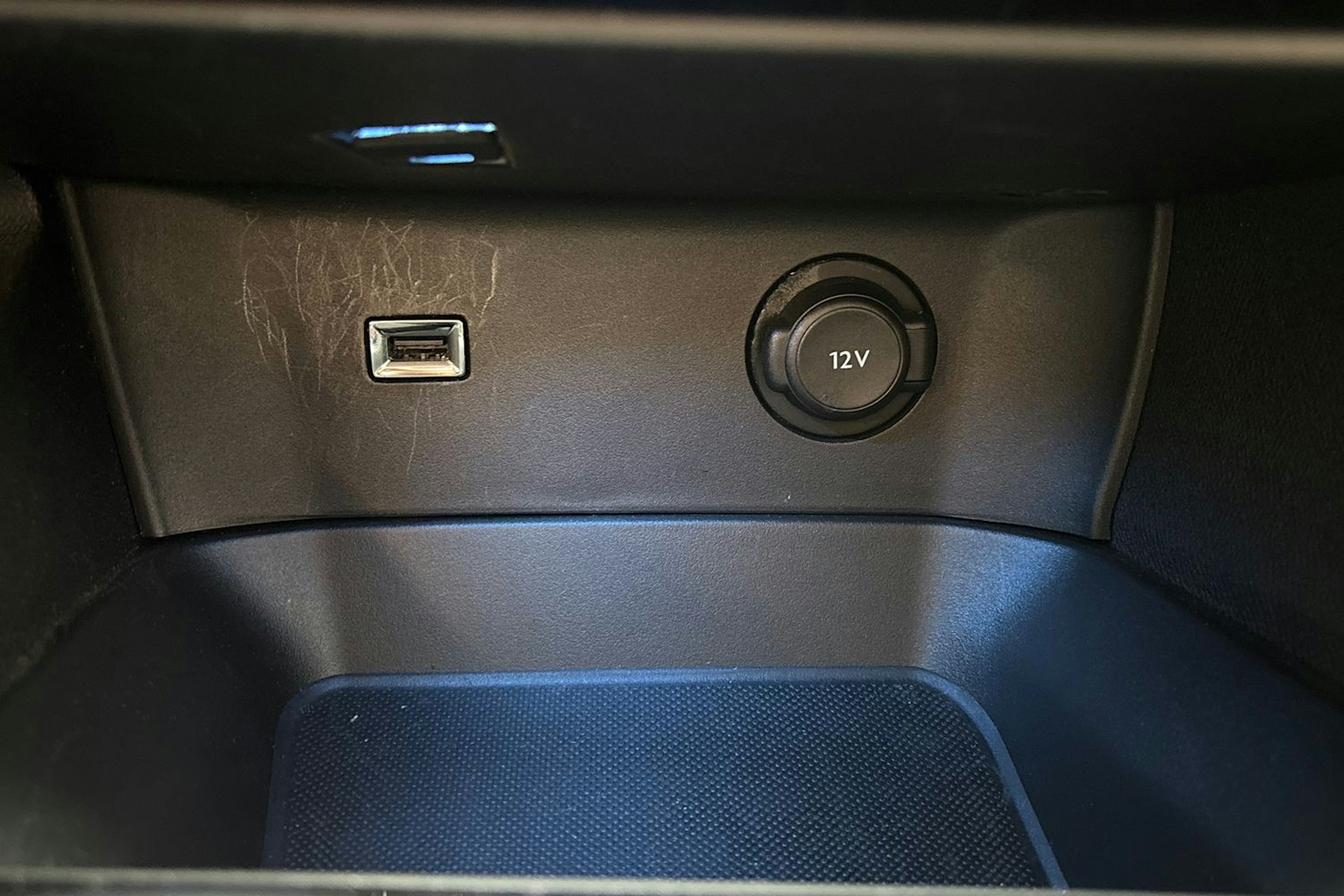 sininen Peugeot 3008 2022 kuva 27.