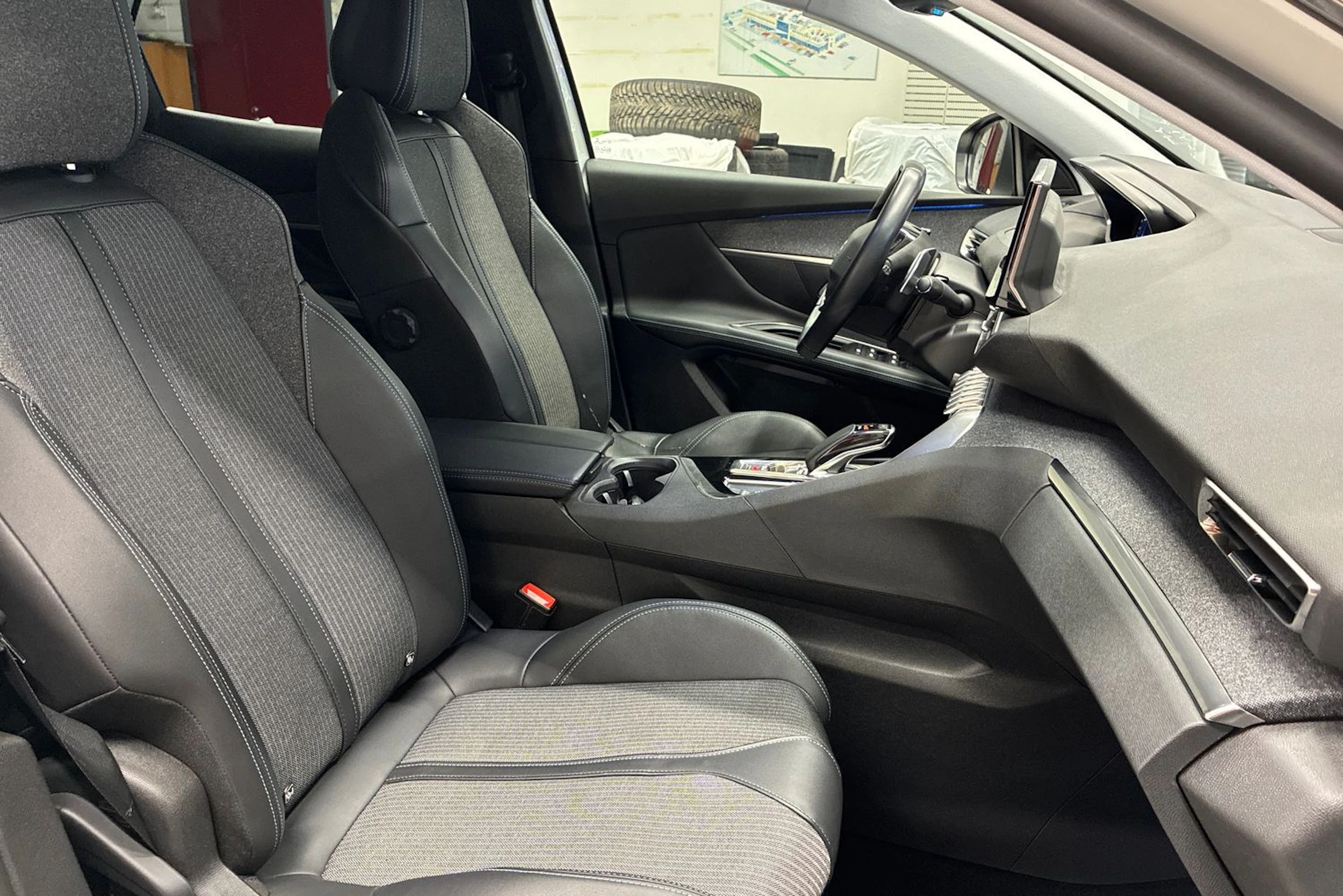 met. valkoinen Peugeot 3008 2022 kuva 23.