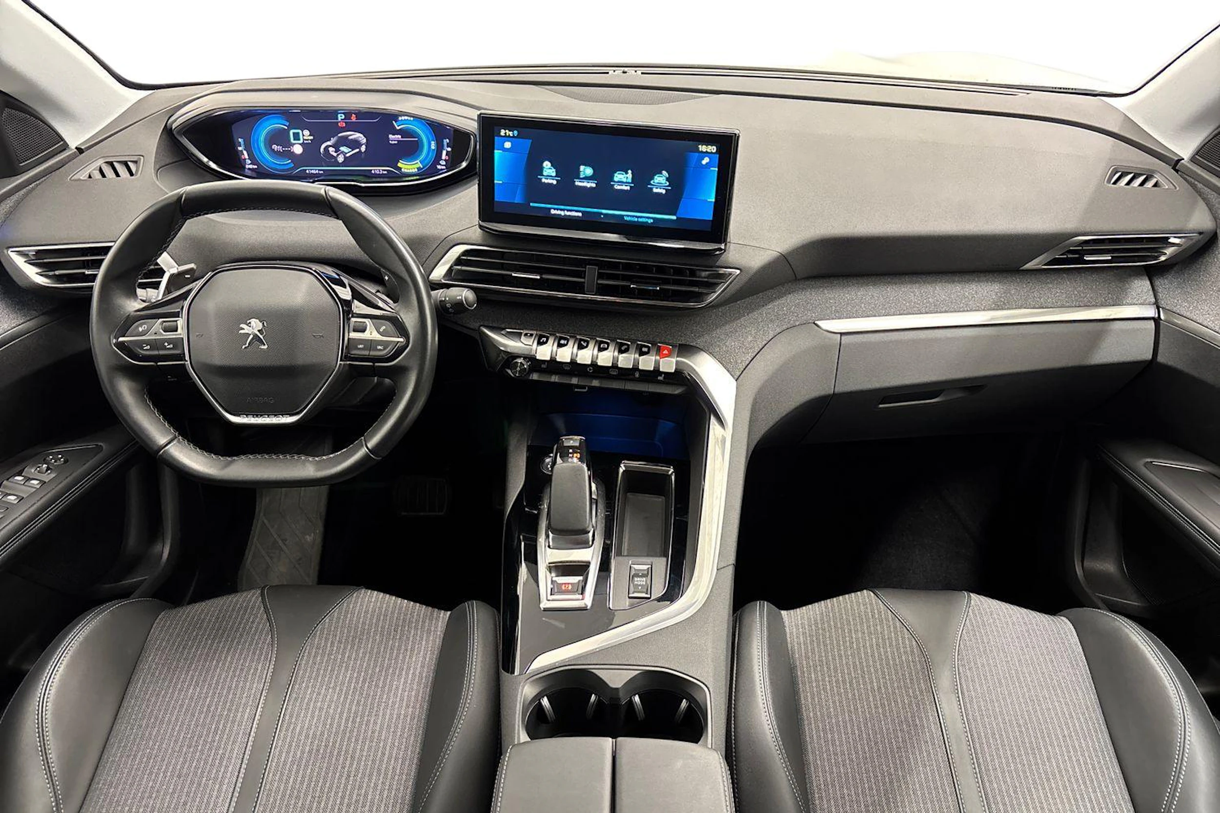 valkoinen Peugeot 3008 2022 kuva 7.