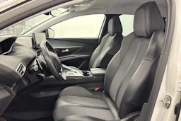 valkoinen Peugeot 3008 2022 kuva 11.