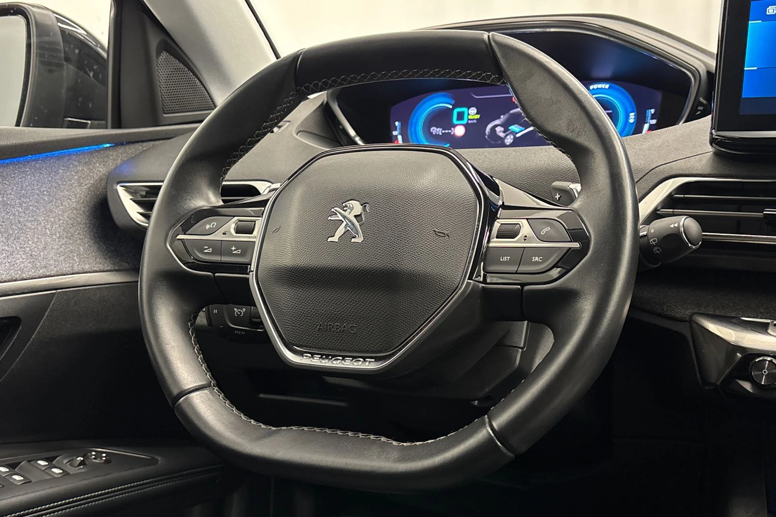 valkoinen Peugeot 3008 2022 kuva 12.