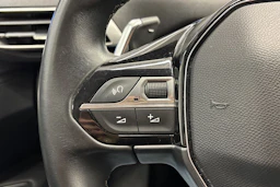 valkoinen Peugeot 3008 2022 kuva 13.