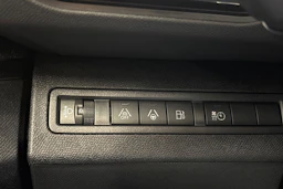 valkoinen Peugeot 3008 2022 kuva 16.