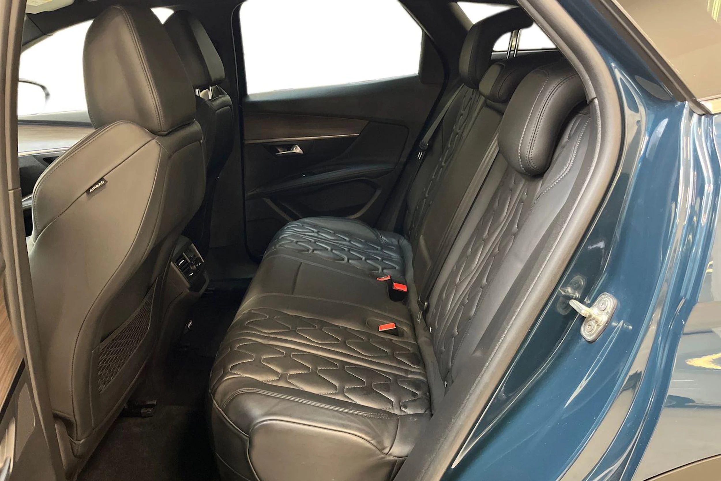 sininen Peugeot 3008 2021 kuva 8.