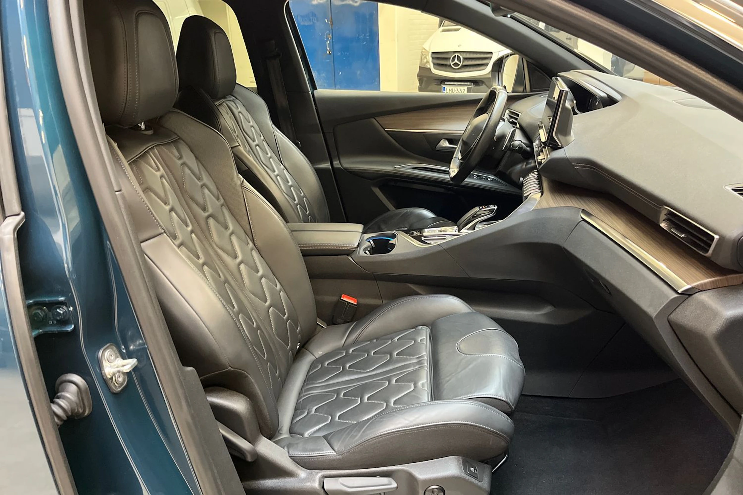 sininen Peugeot 3008 2021 kuva 10.