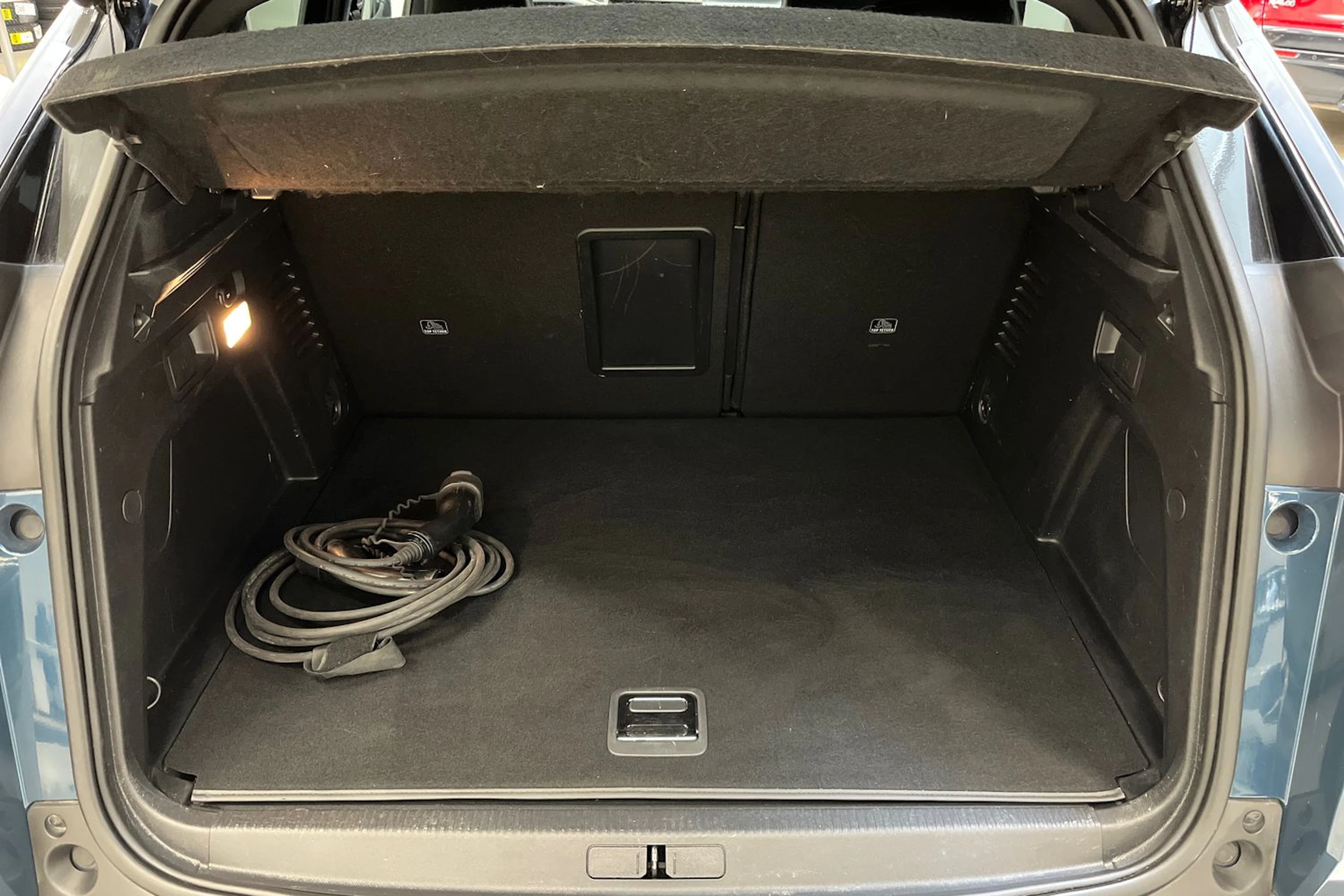 sininen Peugeot 3008 2021 kuva 11.