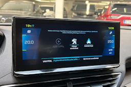 sininen Peugeot 3008 2021 kuva 13.