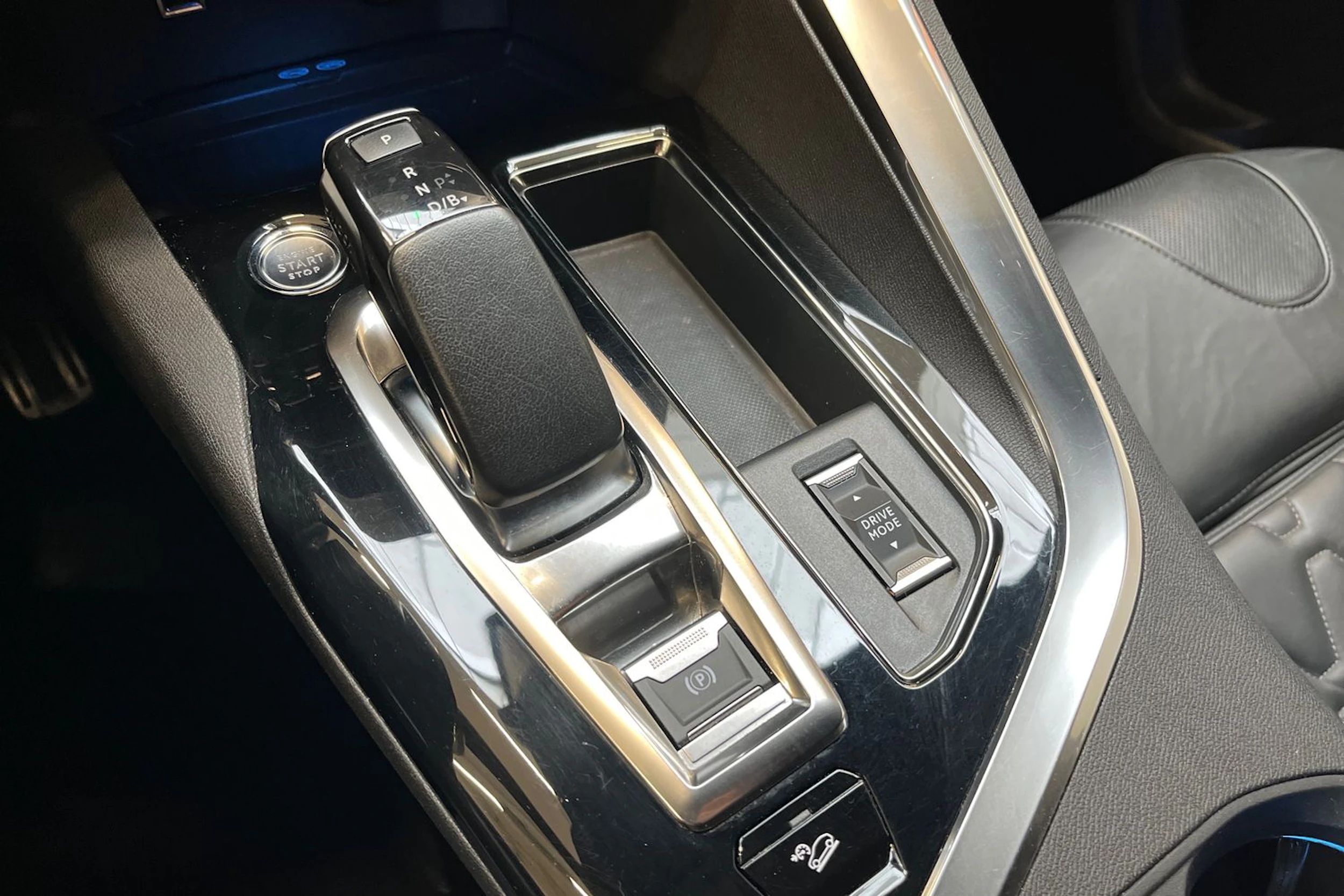 sininen Peugeot 3008 2021 kuva 15.