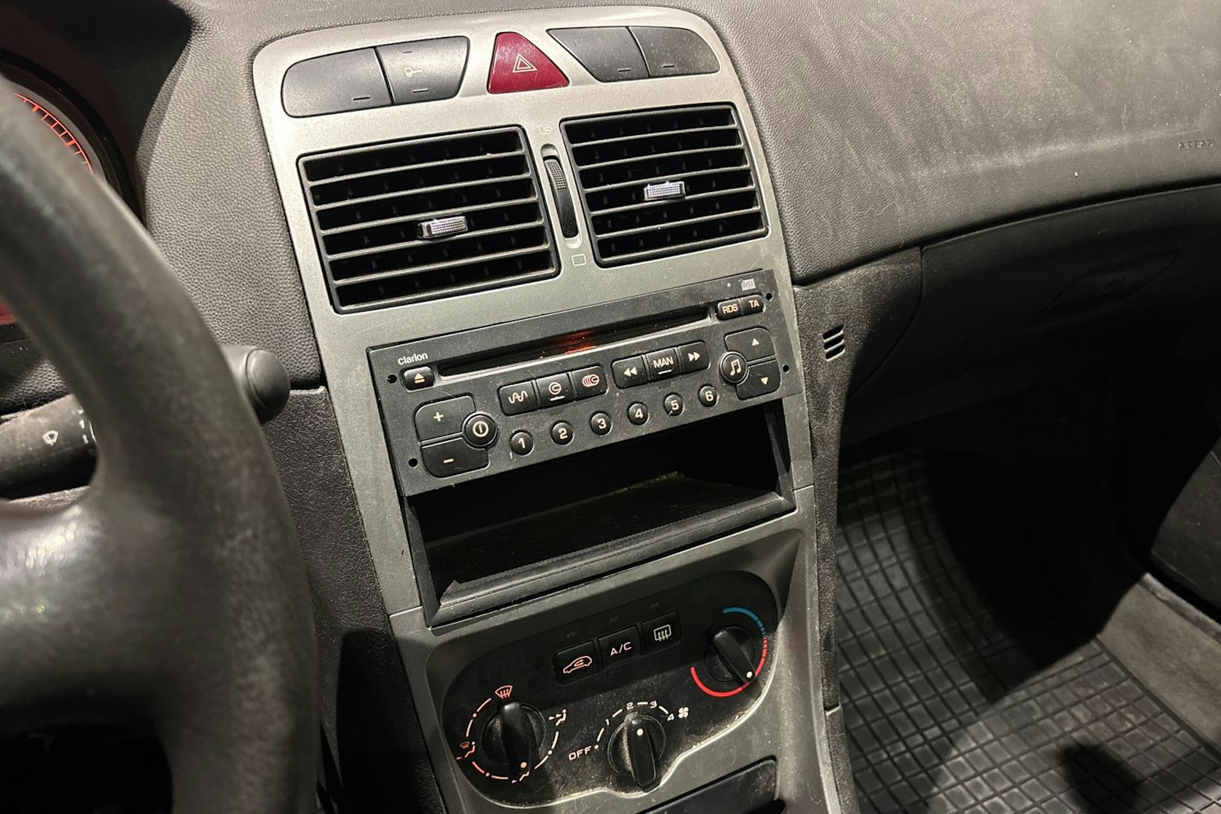 punainen Peugeot 307 2002 kuva 20.