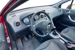 punainen Peugeot 308 2010 kuva 3.