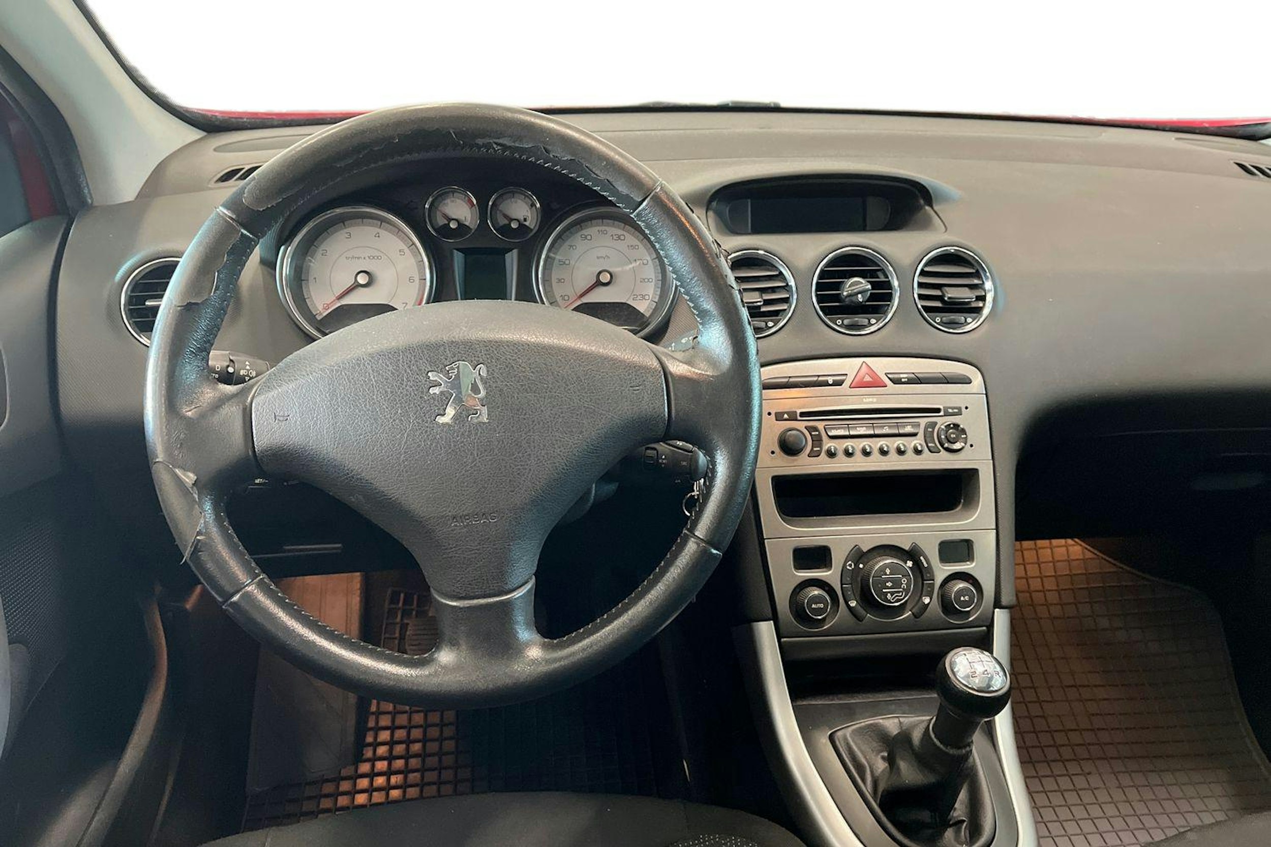 punainen Peugeot 308 2010 kuva 9.