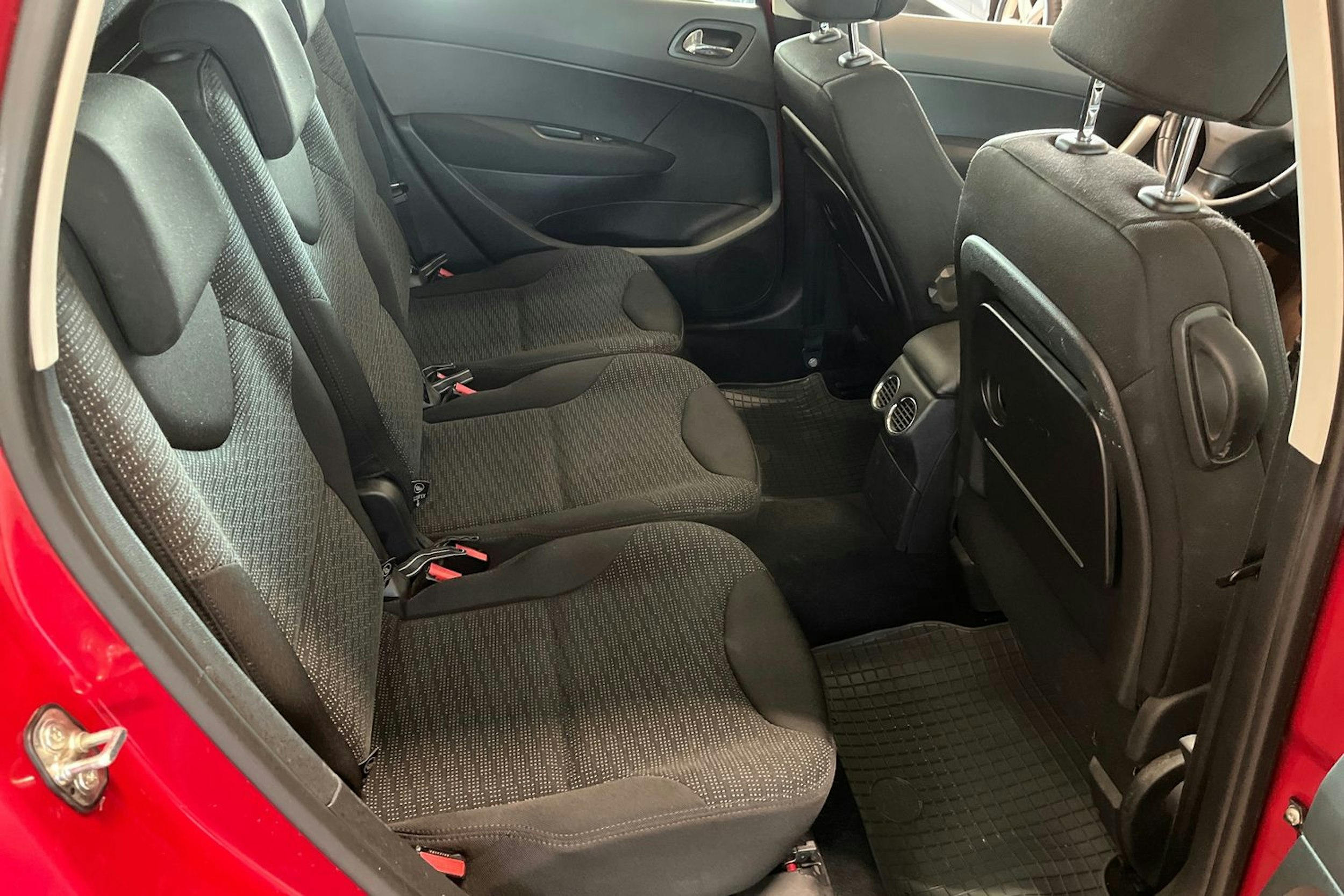 punainen Peugeot 308 2010 kuva 18.