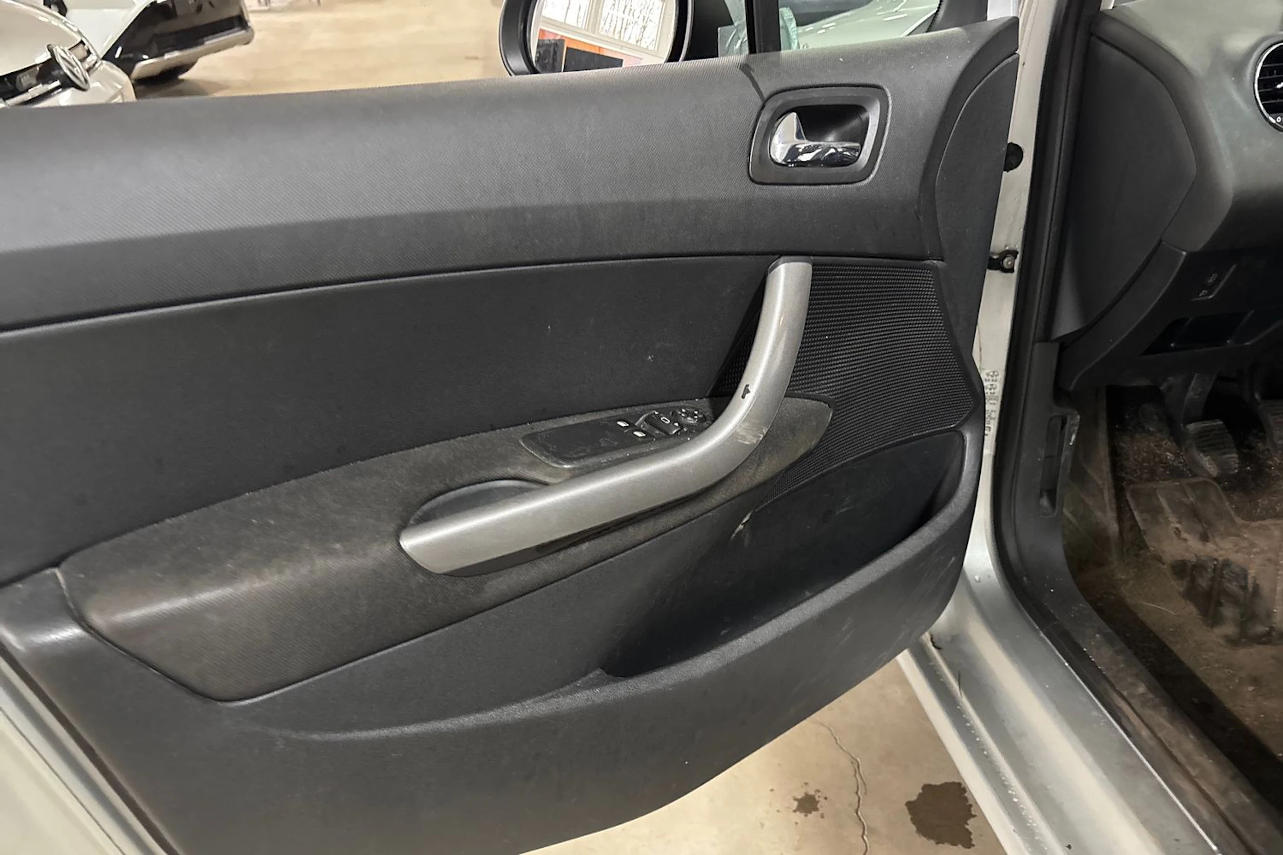 Harmaa Peugeot 308 2010 kuva 34.