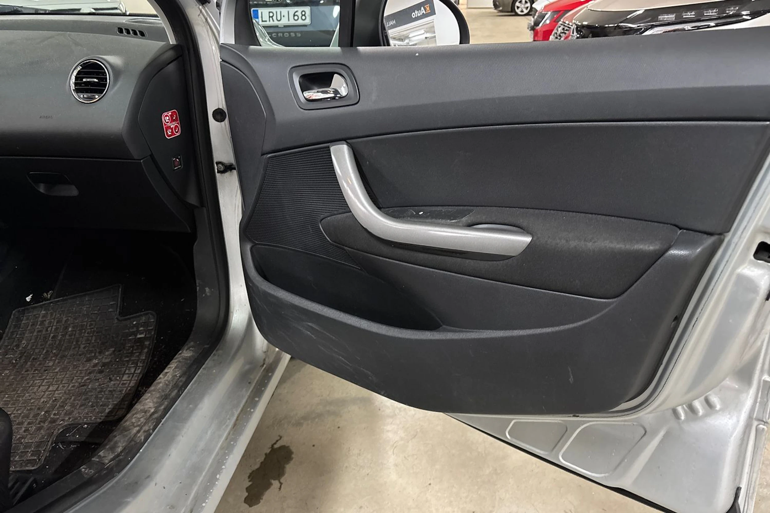 Harmaa Peugeot 308 2010 kuva 36.