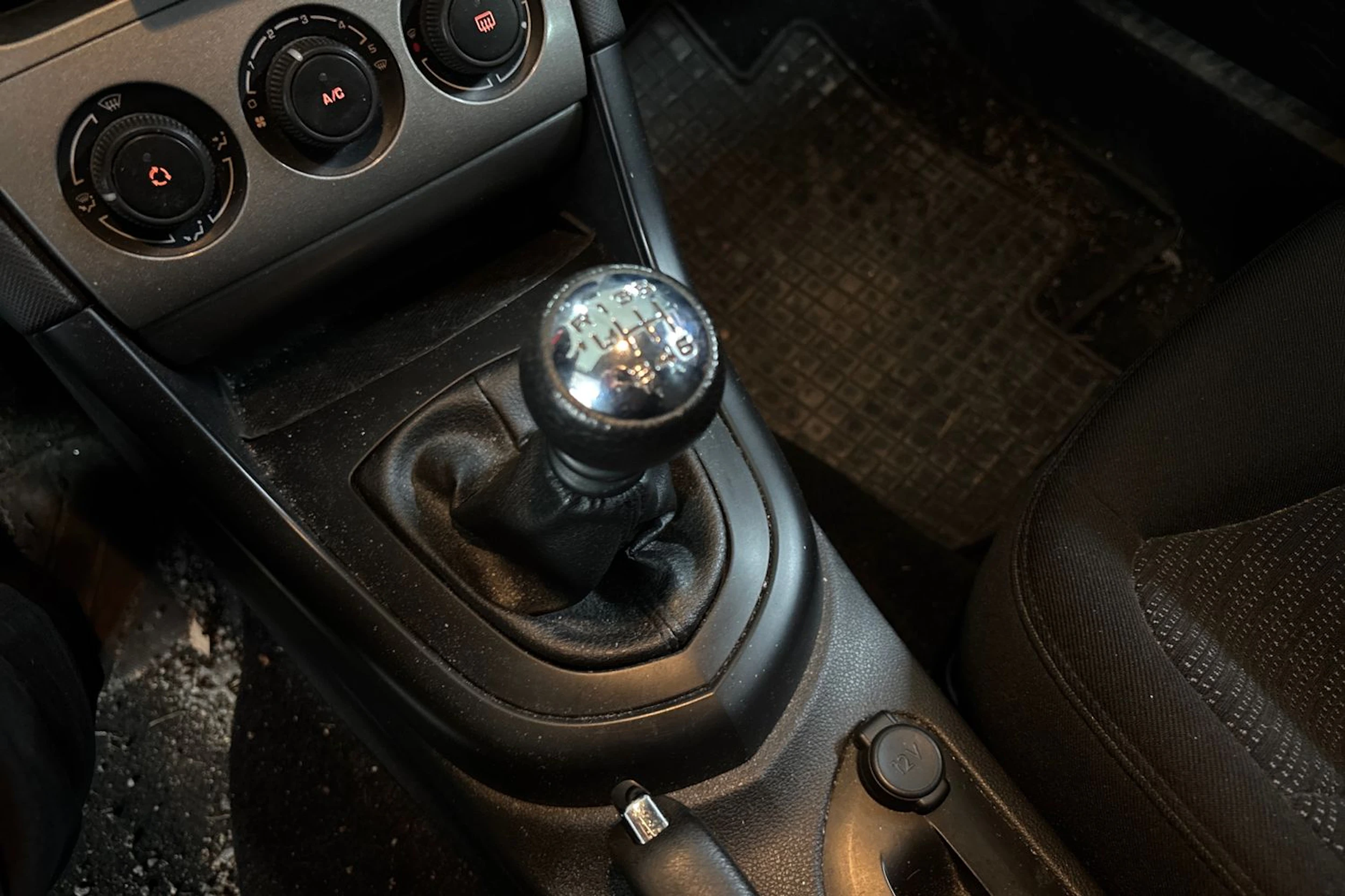 Harmaa Peugeot 308 2010 kuva 41.