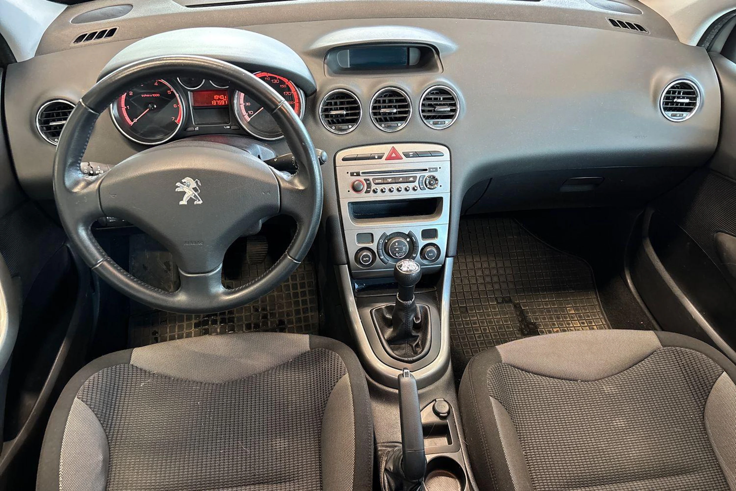 Harmaa Peugeot 308 2012 kuva 7.
