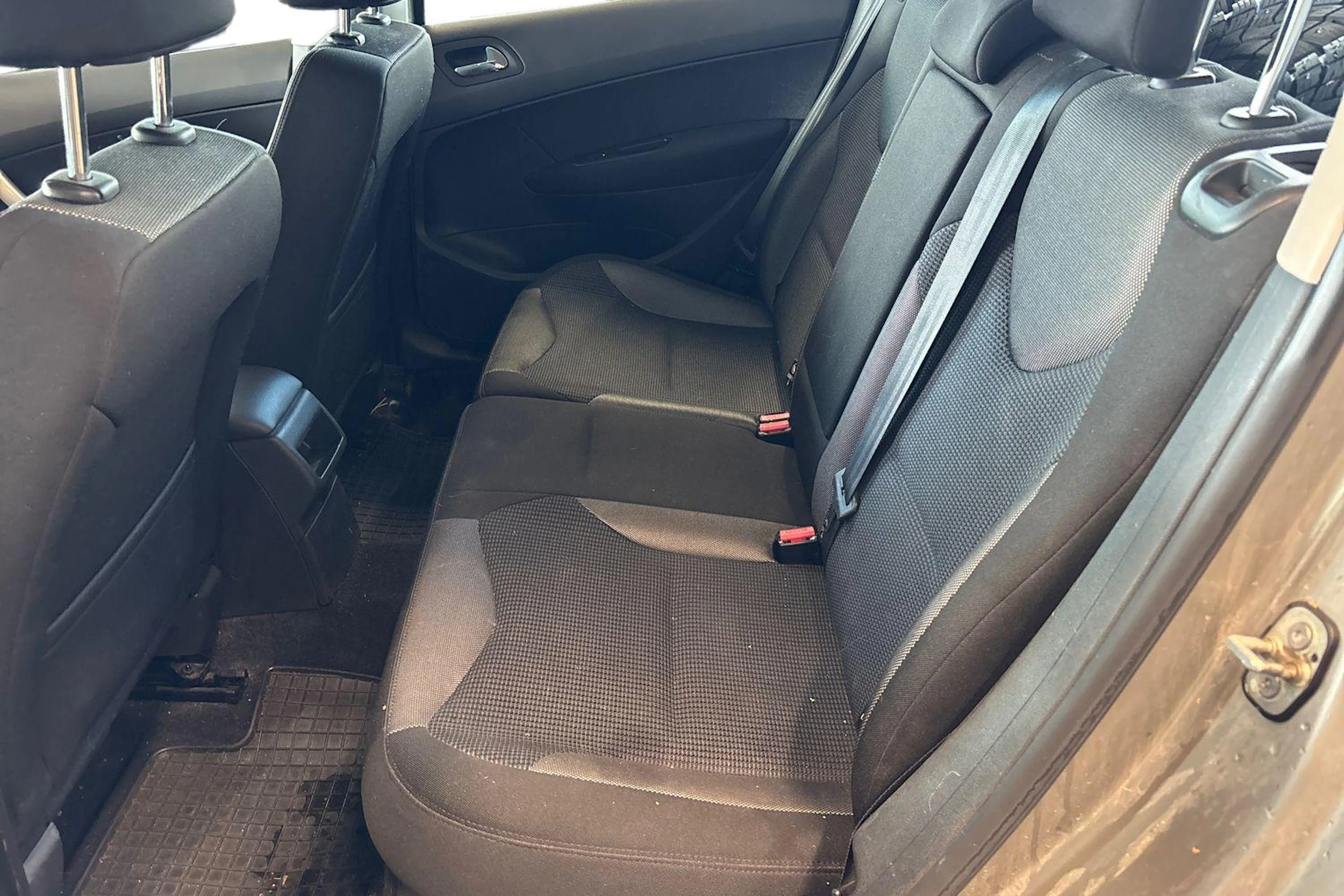 Harmaa Peugeot 308 2012 kuva 8.