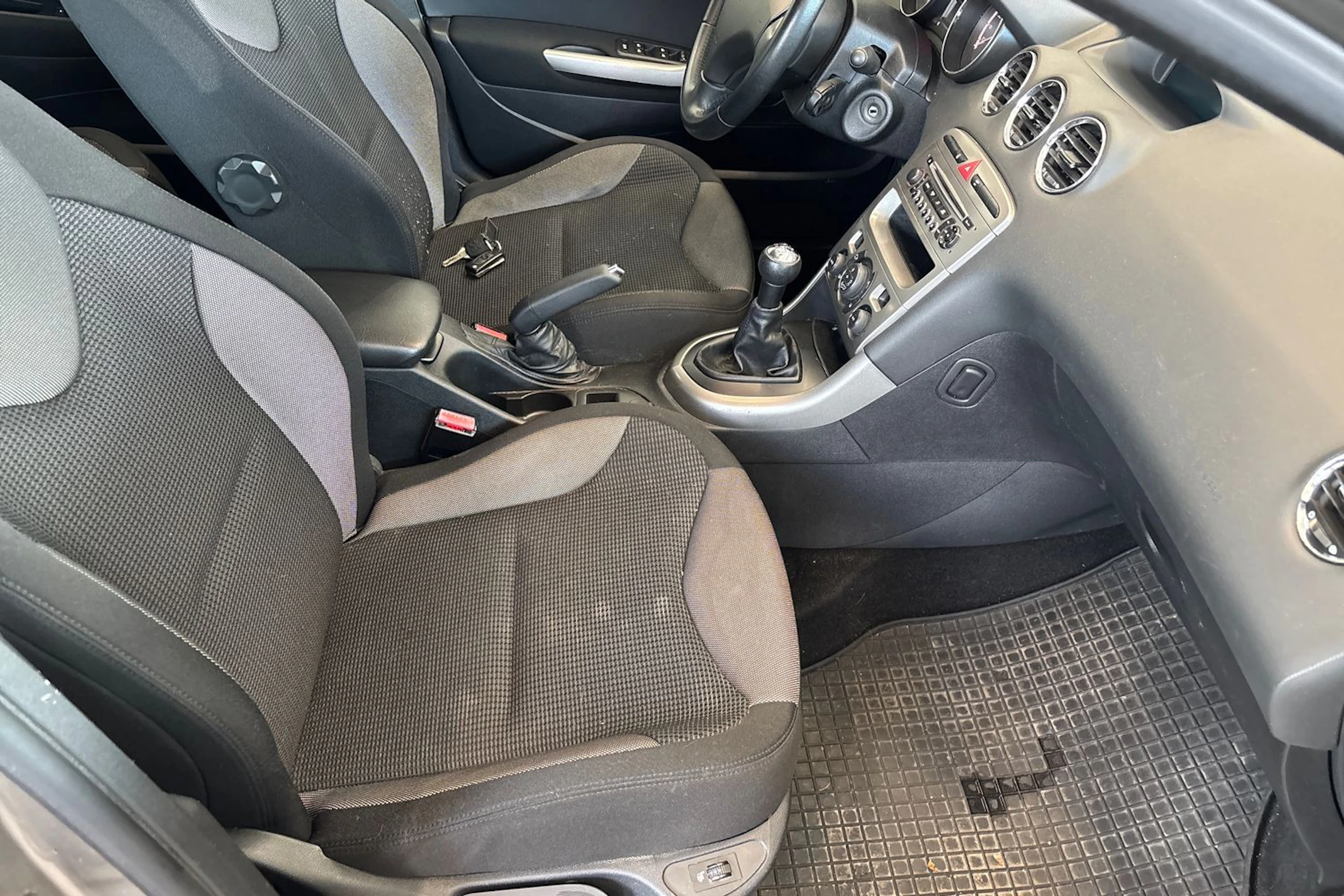 Harmaa Peugeot 308 2012 kuva 20.