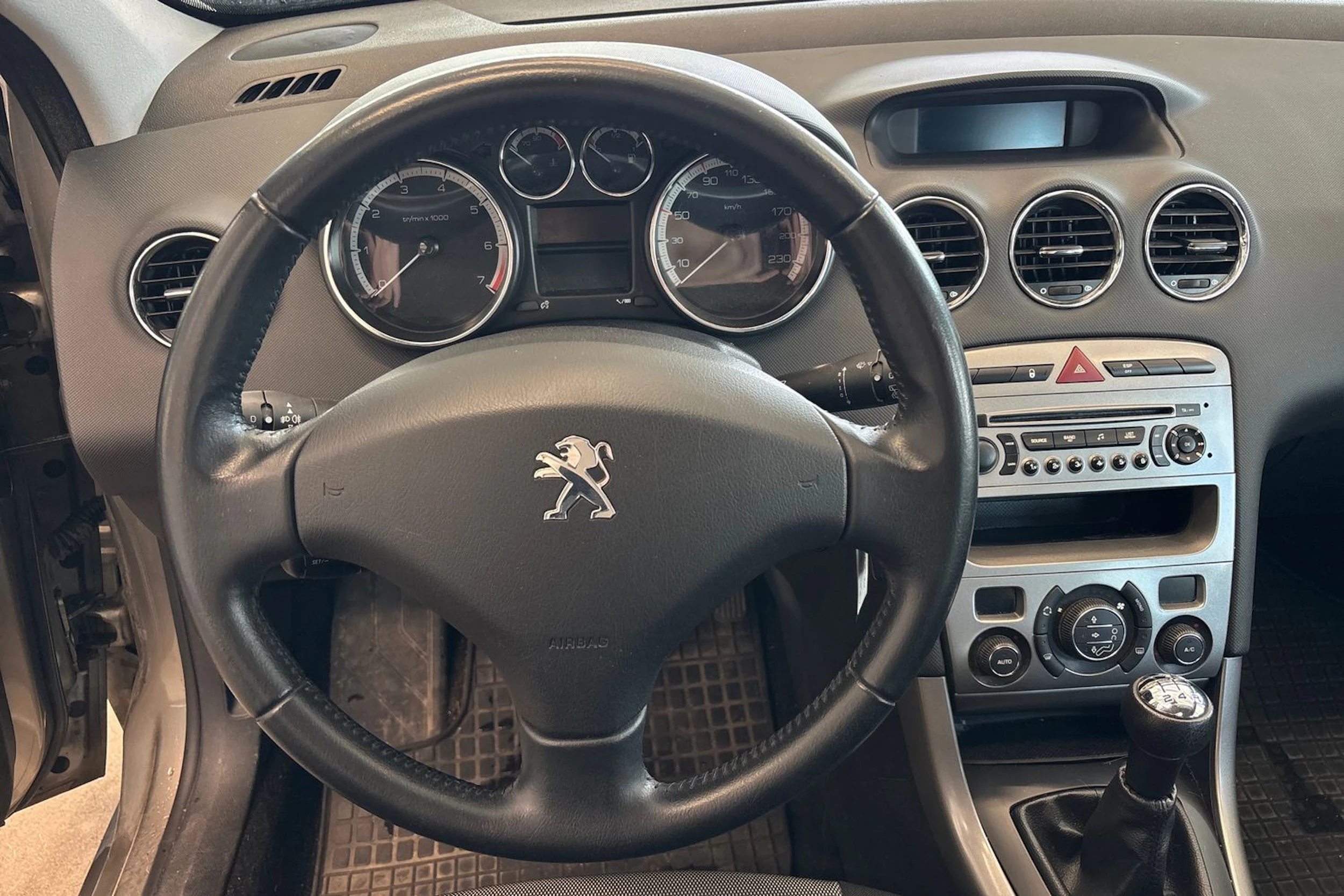 Harmaa Peugeot 308 2012 kuva 29.