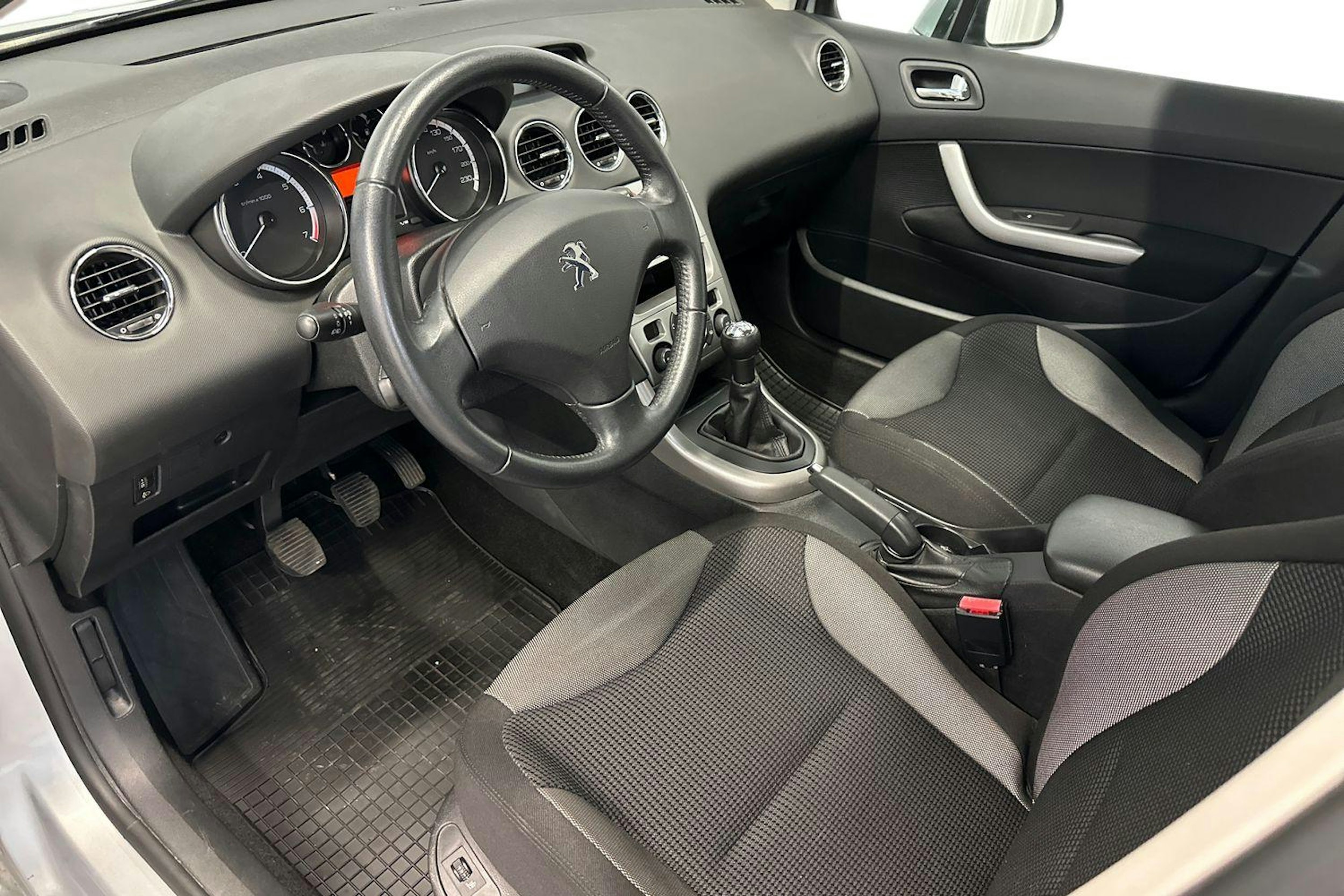 harmaa Peugeot 308 2012 kuva 7.