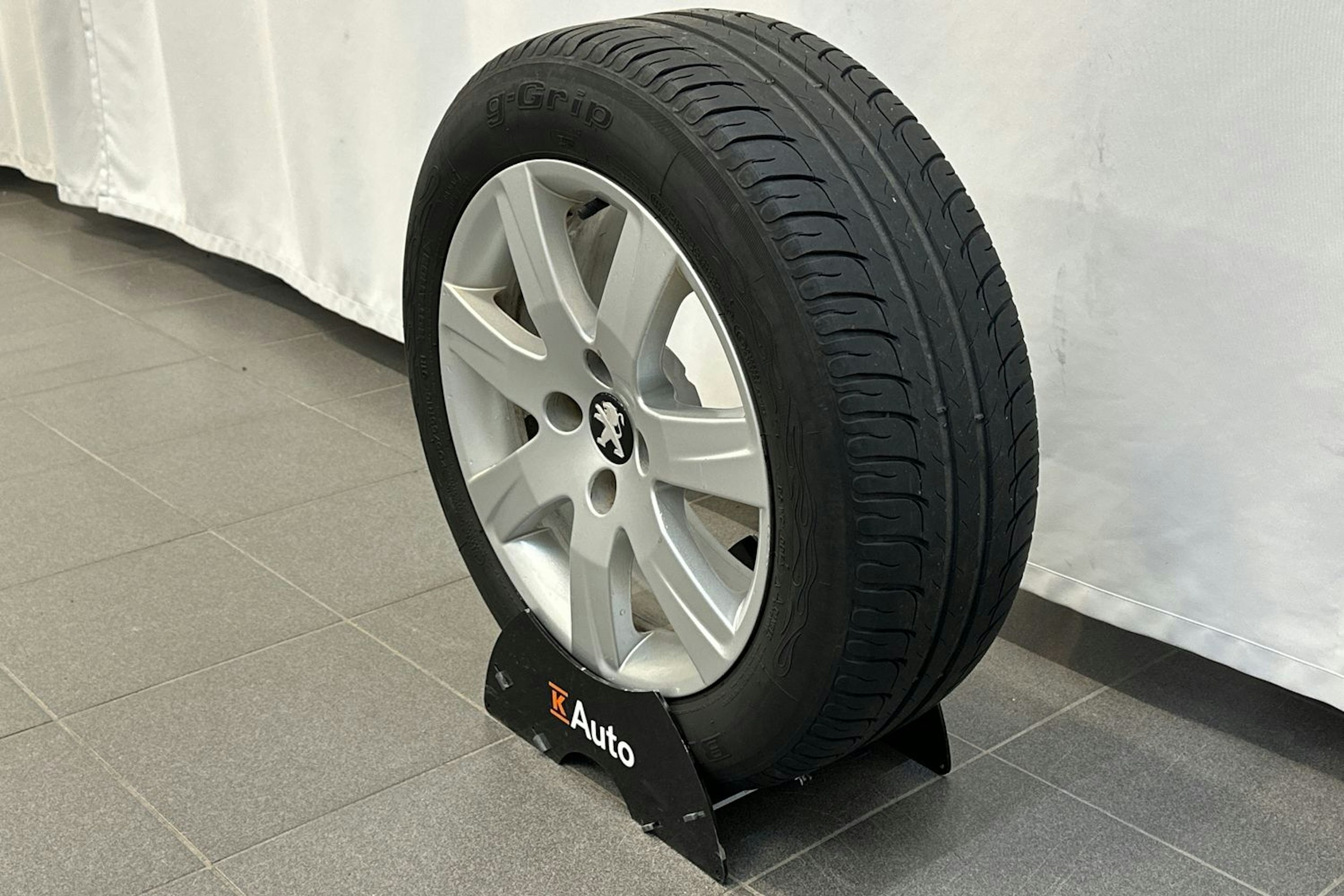 harmaa Peugeot 308 2012 kuva 13.