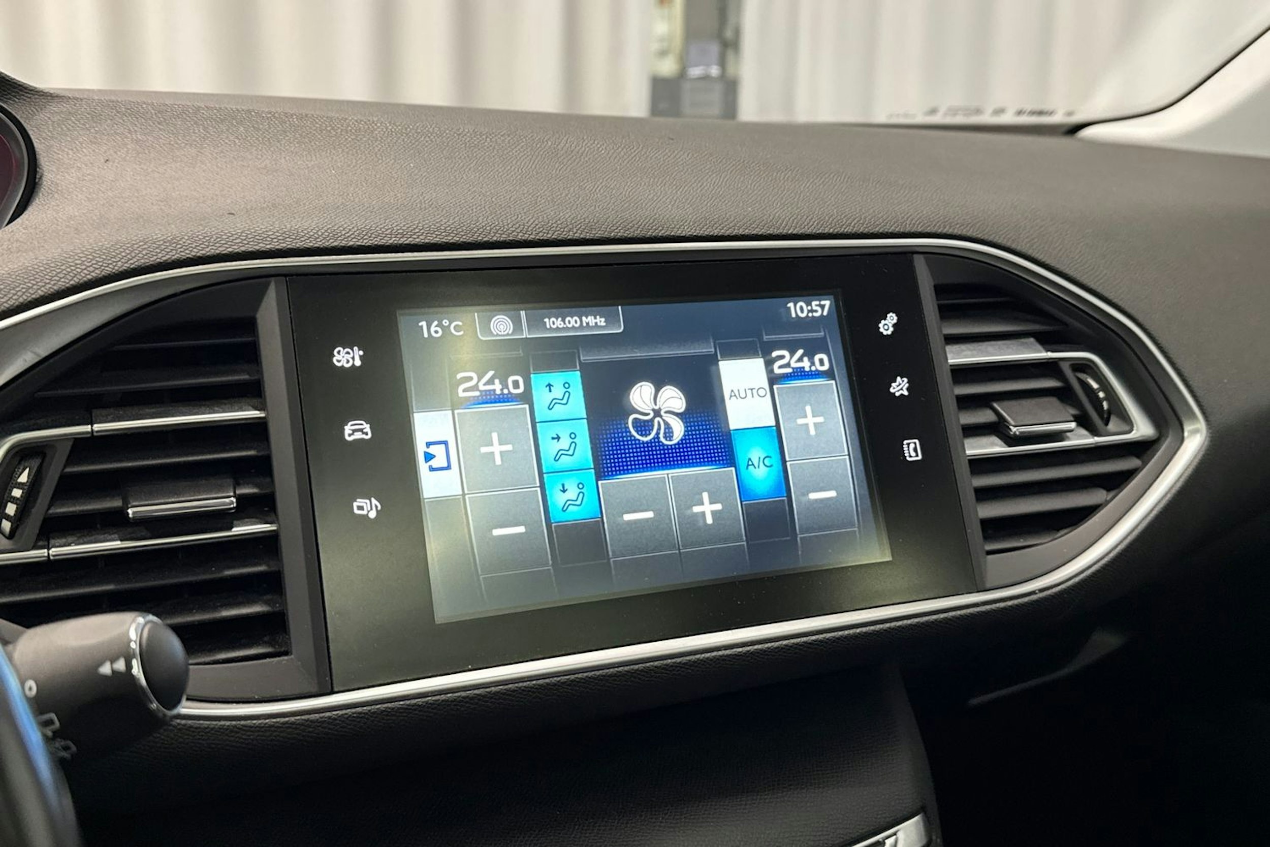 harmaa Peugeot 308 2013 kuva 19.