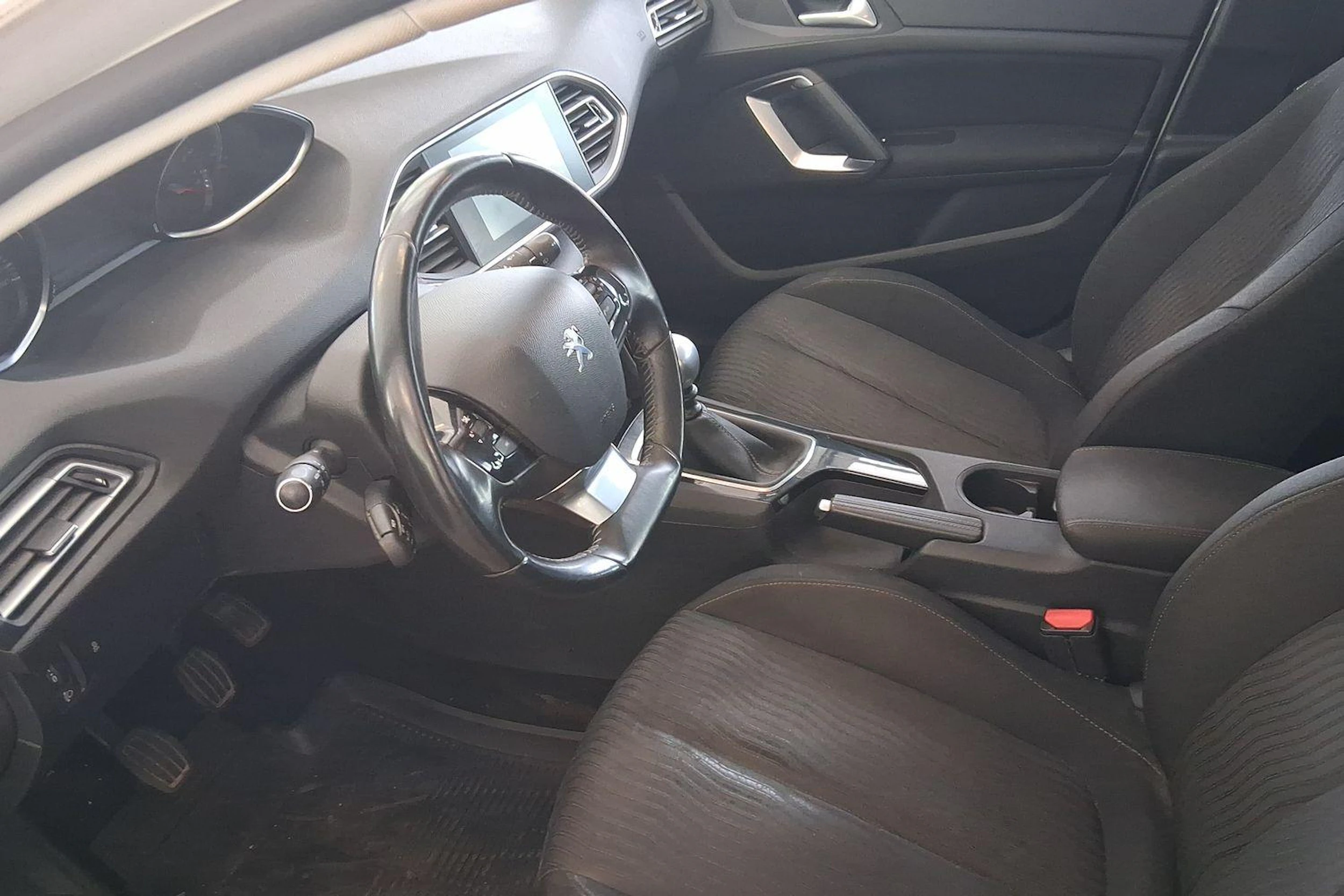 valkoinen Peugeot 308 2014 kuva 6.