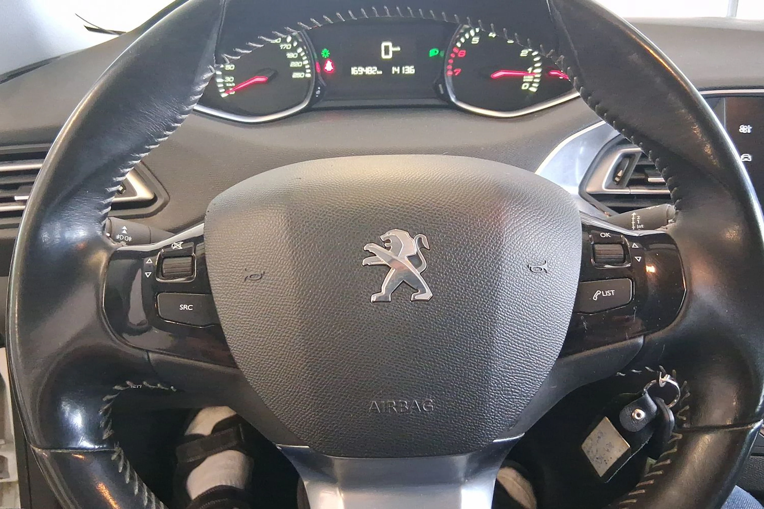 valkoinen Peugeot 308 2014 kuva 15.